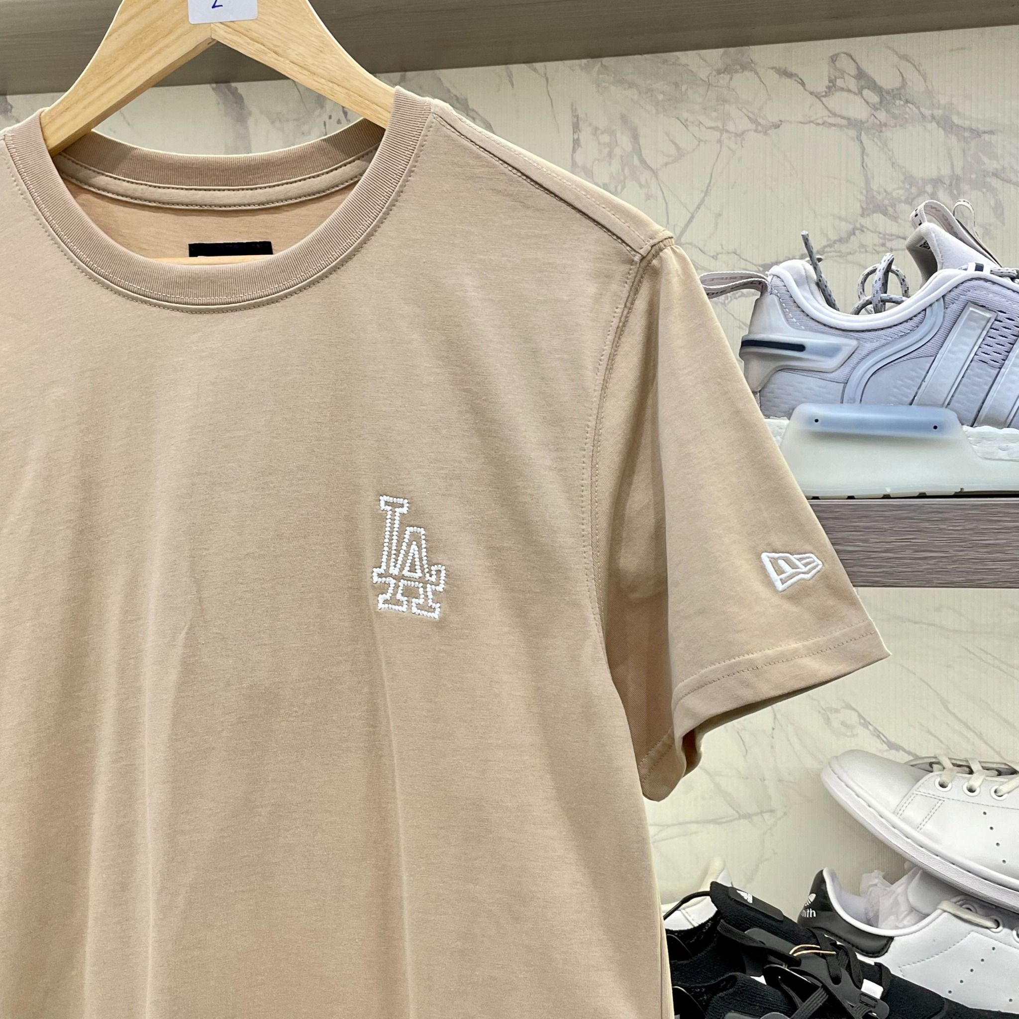 2337 - HÀNG CHÍNH HÃNG - ÁO THUN NEW ERA - LA YIHUA - KEM - CODE: 14187331