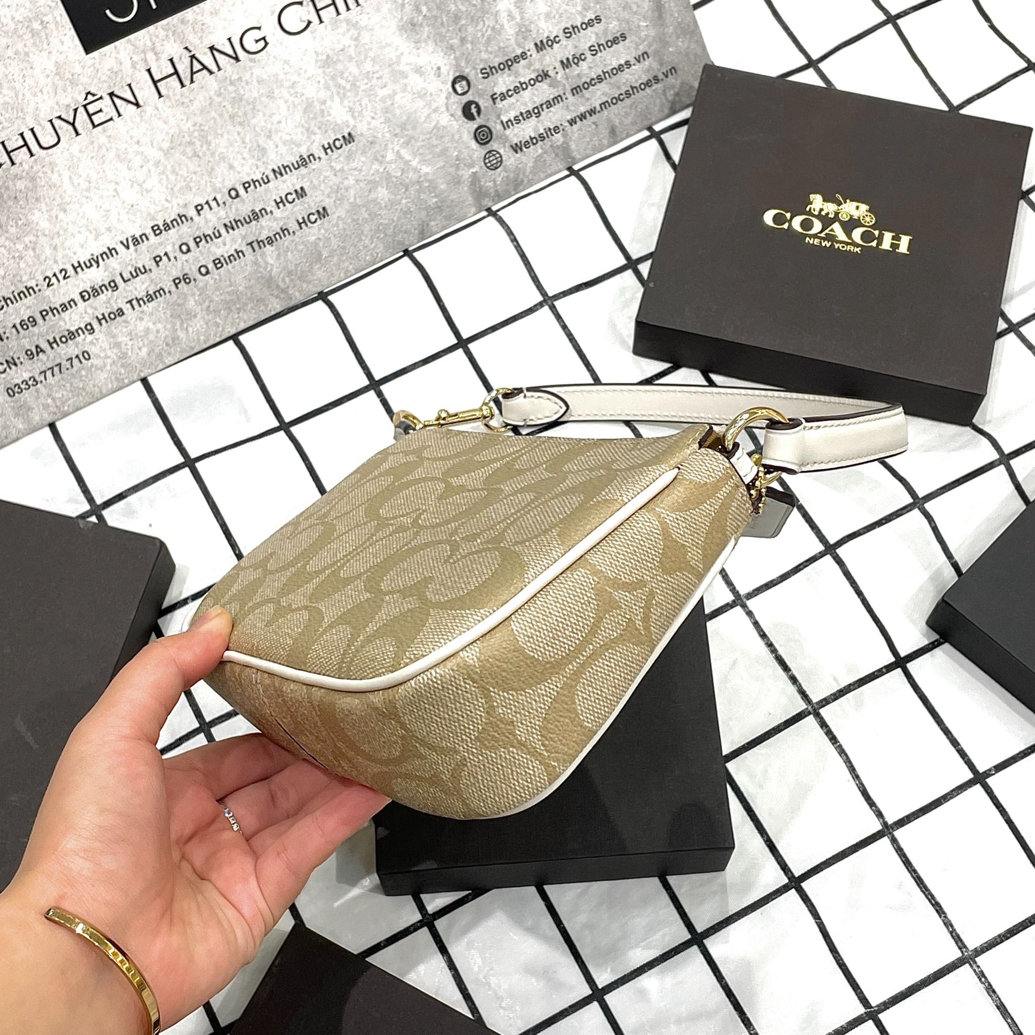 2343 - HÀNG CHÍNH HÃNG - TÚI COACH KẸP NÁCH - NÂU KEM - CODE CA444-IMU4V