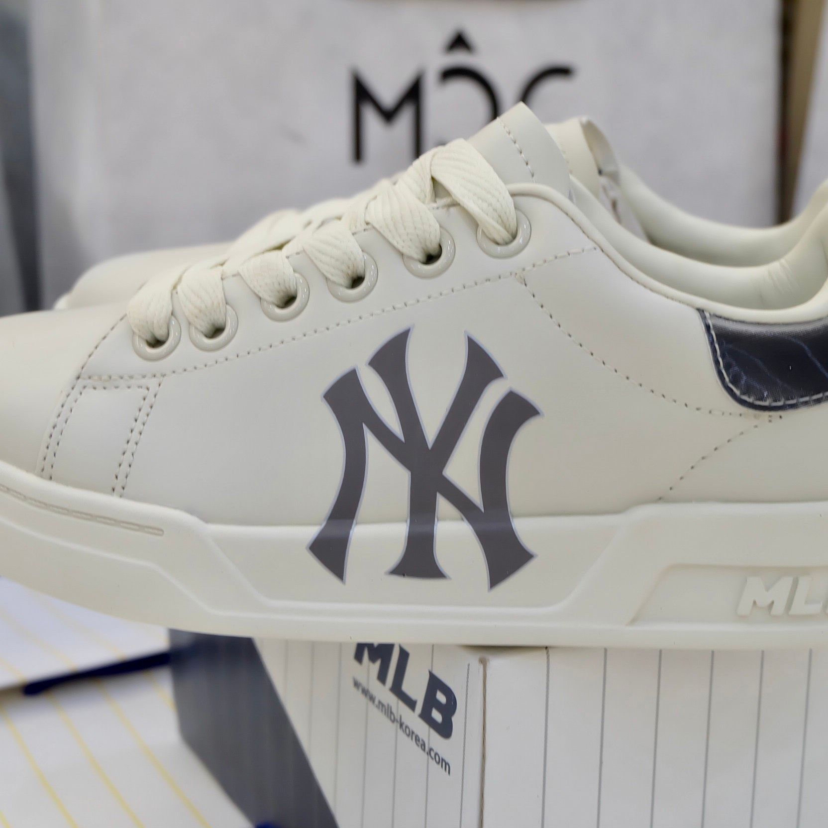 2374 - HÀNG CHÍNH HÃNG - GIÀY MLB Giày MLB - Chunky Classic A - NY YANKEES TAN - CODE: 3ASXCCB3N-43CRS
