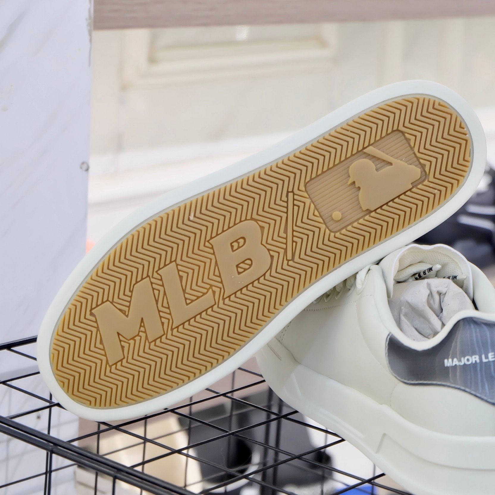 2374 - HÀNG CHÍNH HÃNG - GIÀY MLB Giày MLB - Chunky Classic A - NY YANKEES TAN - CODE: 3ASXCCB3N-43CRS