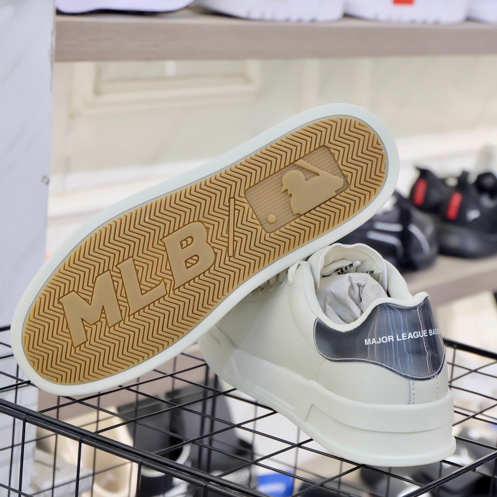 2374 - HÀNG CHÍNH HÃNG - GIÀY MLB Giày MLB - Chunky Classic A - NY YANKEES TAN - CODE: 3ASXCCB3N-43CRS