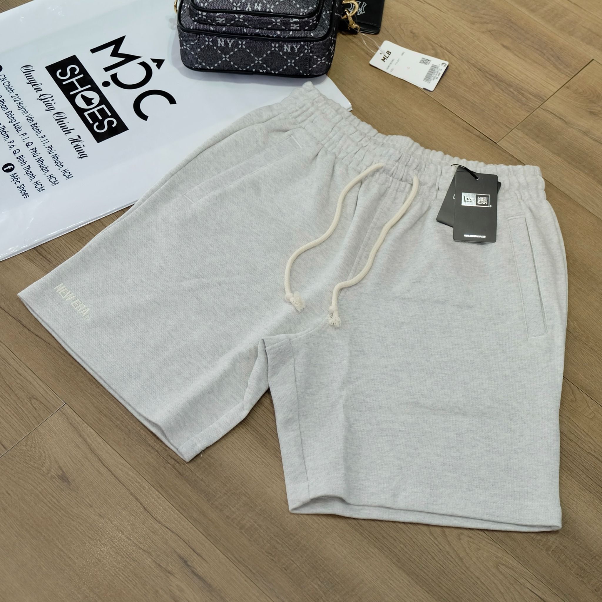 2369 - HÀNG CHÍNH HÃNG - QUẦN NEW ERA SHORT - CHỮ NE - XÁM - CODE: 13546526