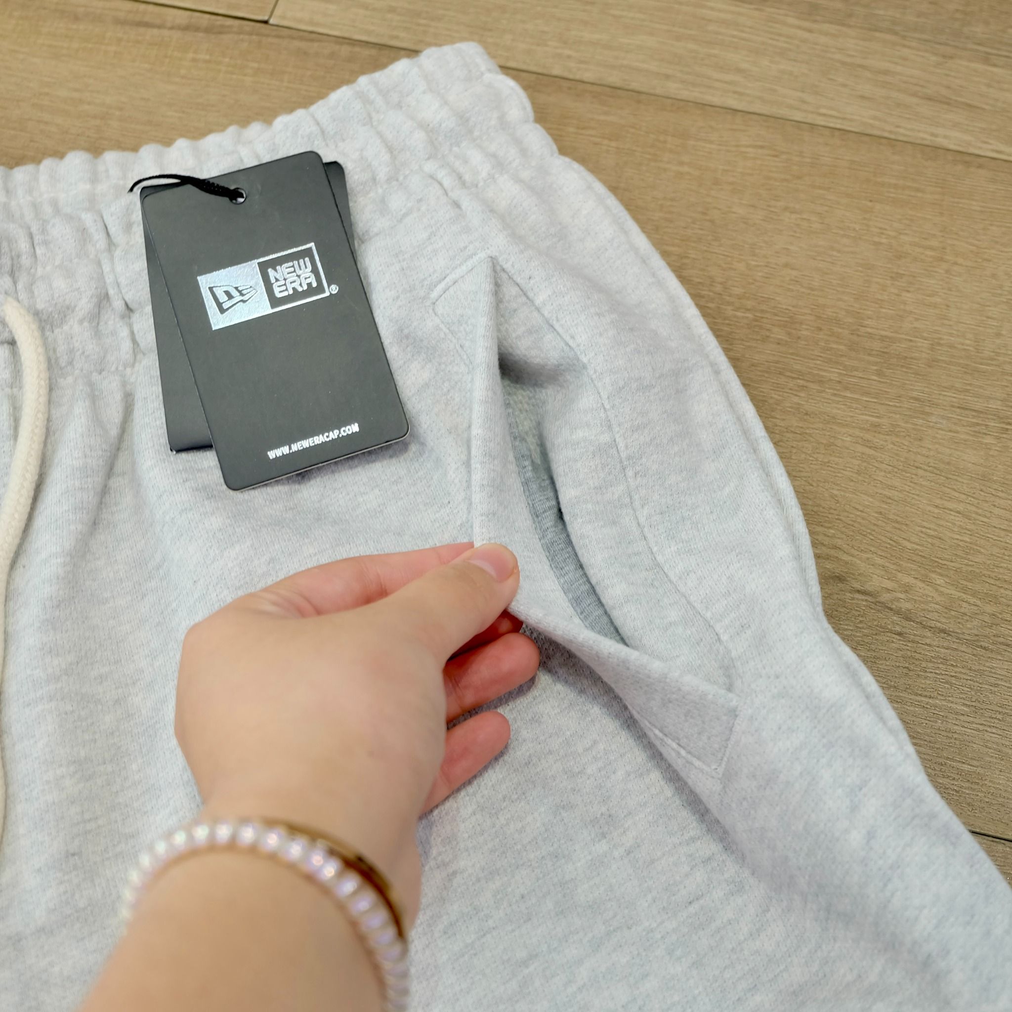 2369 - HÀNG CHÍNH HÃNG - QUẦN NEW ERA SHORT - CHỮ NE - XÁM - CODE: 13546526