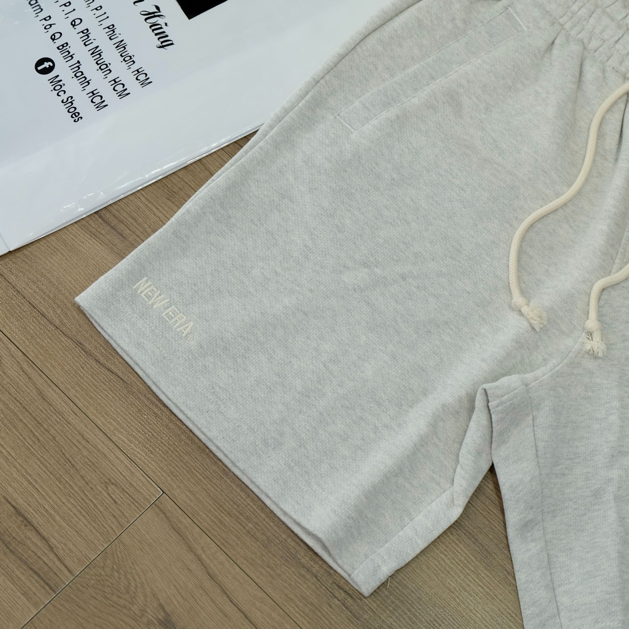 2369 - HÀNG CHÍNH HÃNG - QUẦN NEW ERA SHORT - CHỮ NE - XÁM - CODE: 13546526