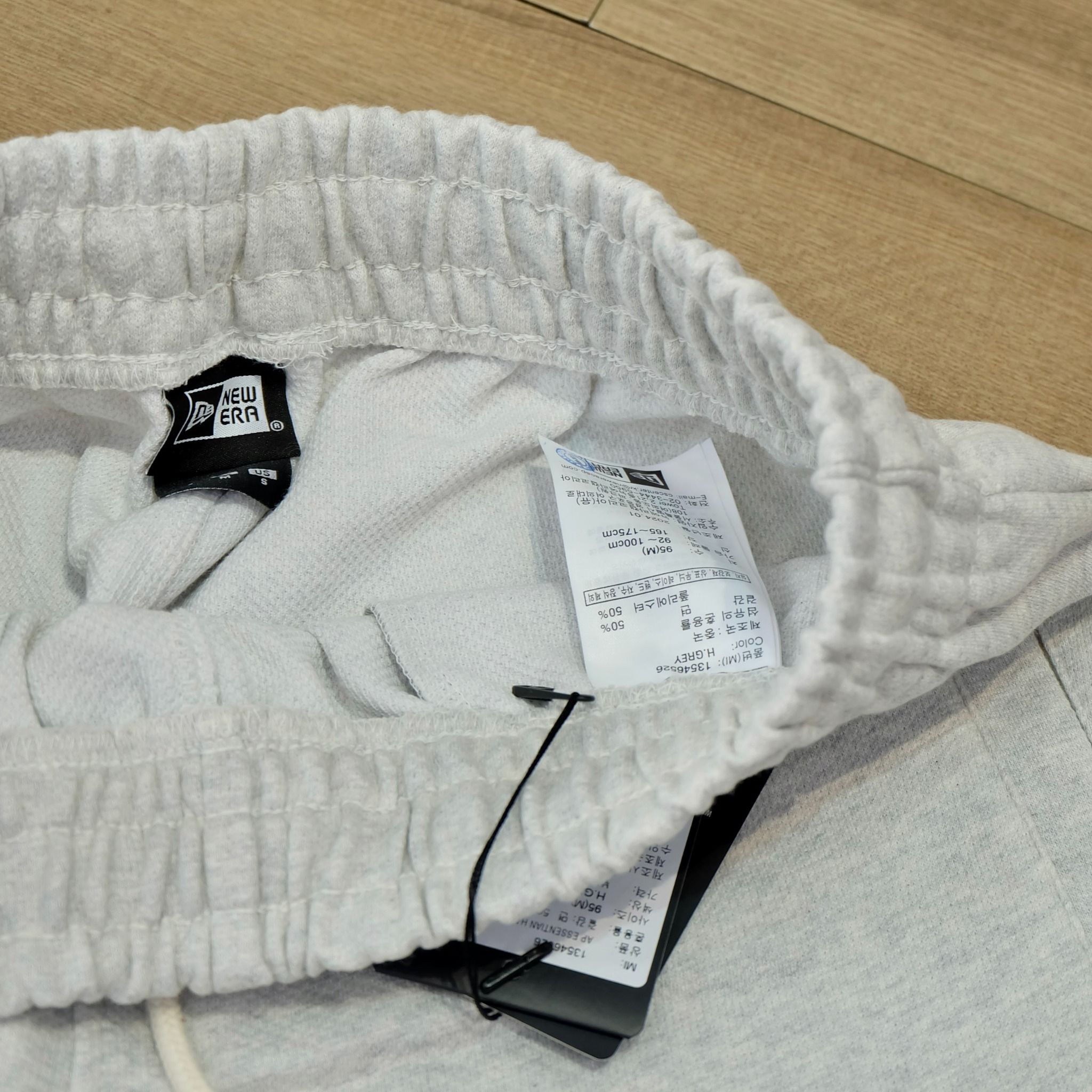 2369 - HÀNG CHÍNH HÃNG - QUẦN NEW ERA SHORT - CHỮ NE - XÁM - CODE: 13546526