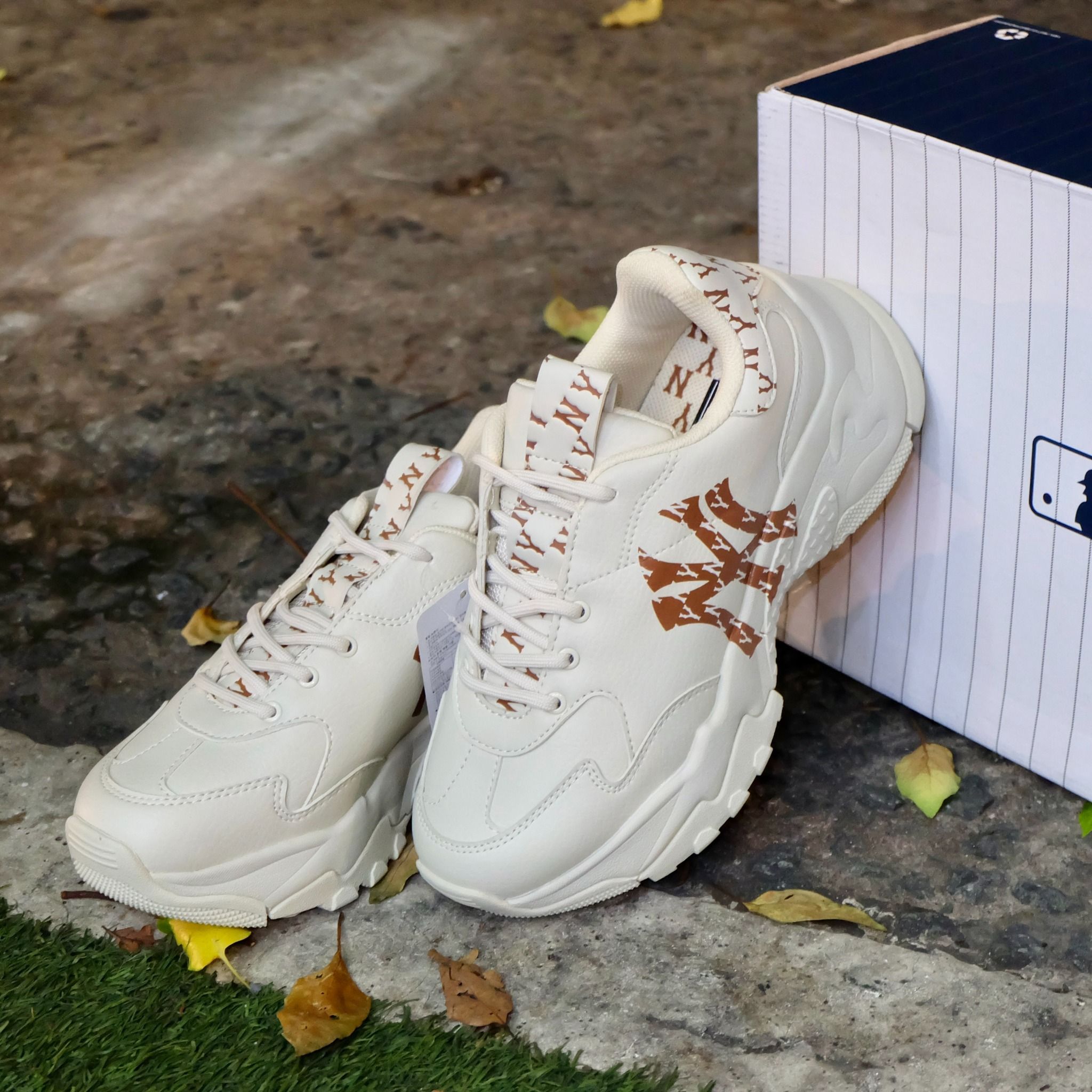 2375 - HÀNG CHÍNH HÃNG - GIÀY MLB CHUNKY - NY MONO VER 2 - NÂU - CODE: 3ASHBBMN3N