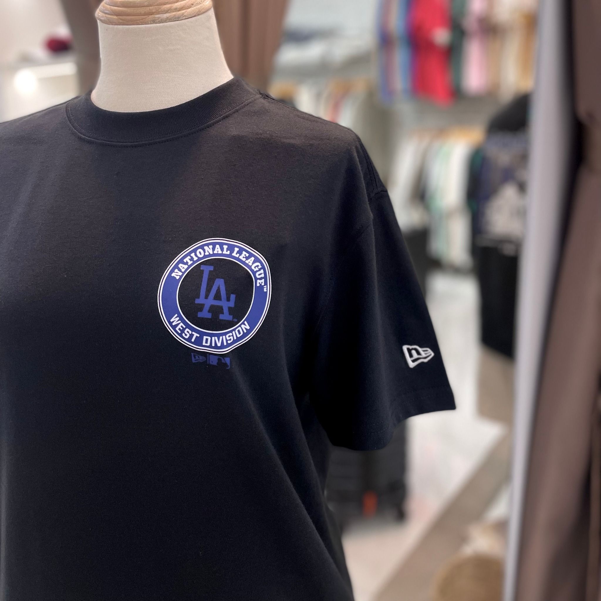 2377 - HÀNG CHÍNH HÃNG - ÁO THUN NEW ERA - LA WEST DIVISION - NAVY - CODE: 14187402