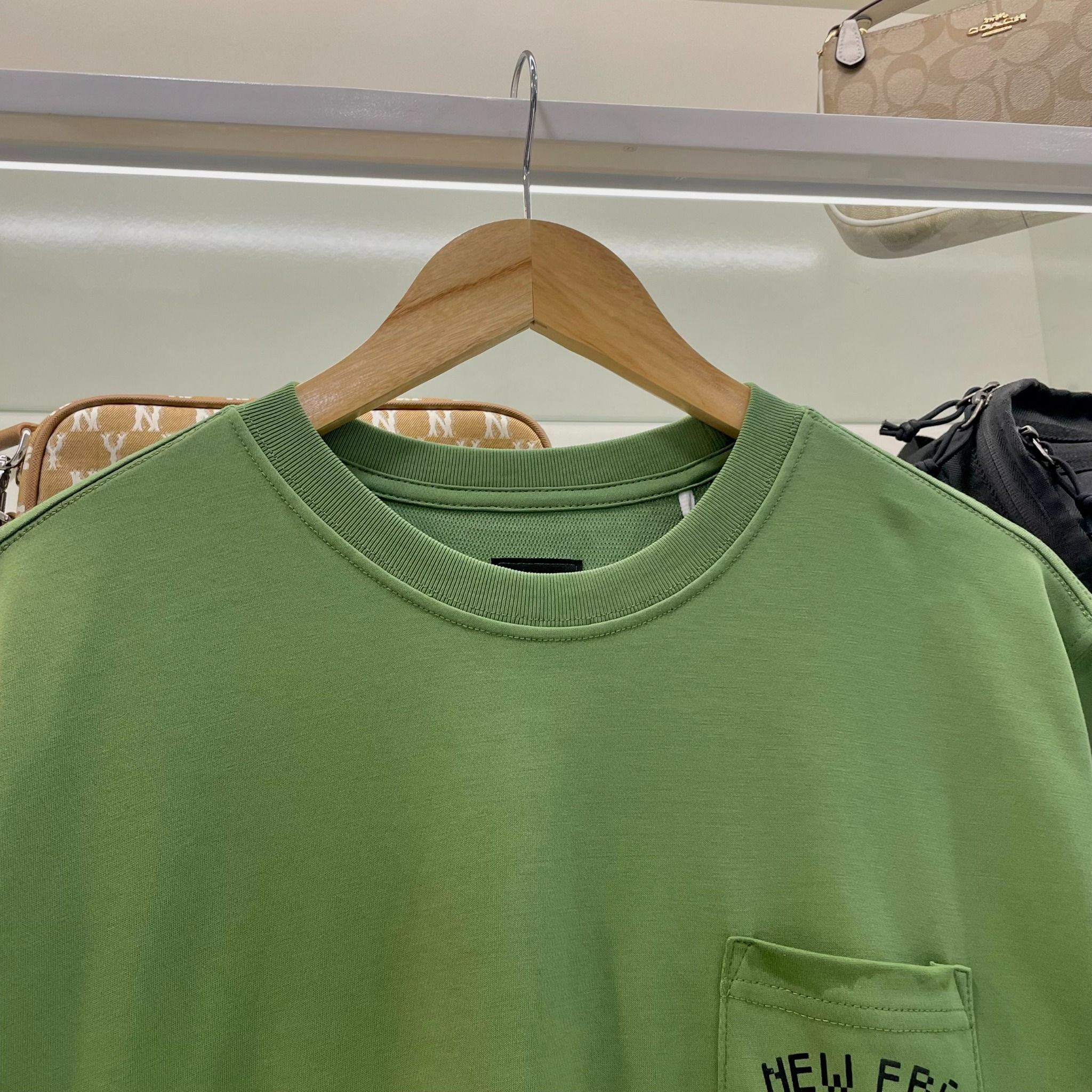 2386 - HÀNG CHÍNH HÃNG - ÁO THUN NEW ERA - GREEN -