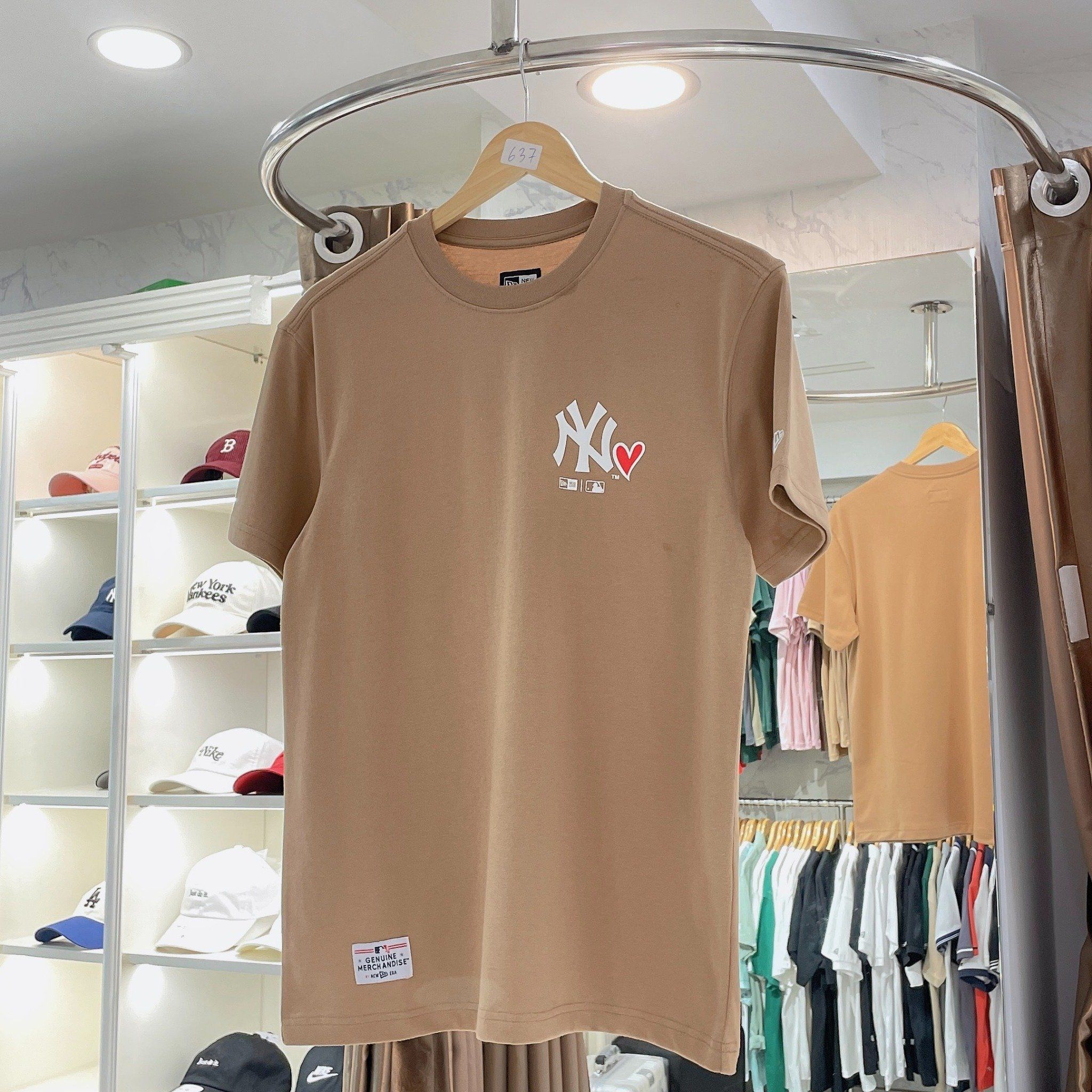 2387 - HÀNG CHÍNH HÃNG - ÁO THUN NEW ERA - NÂU - NY TRÁI TIM - CODE: