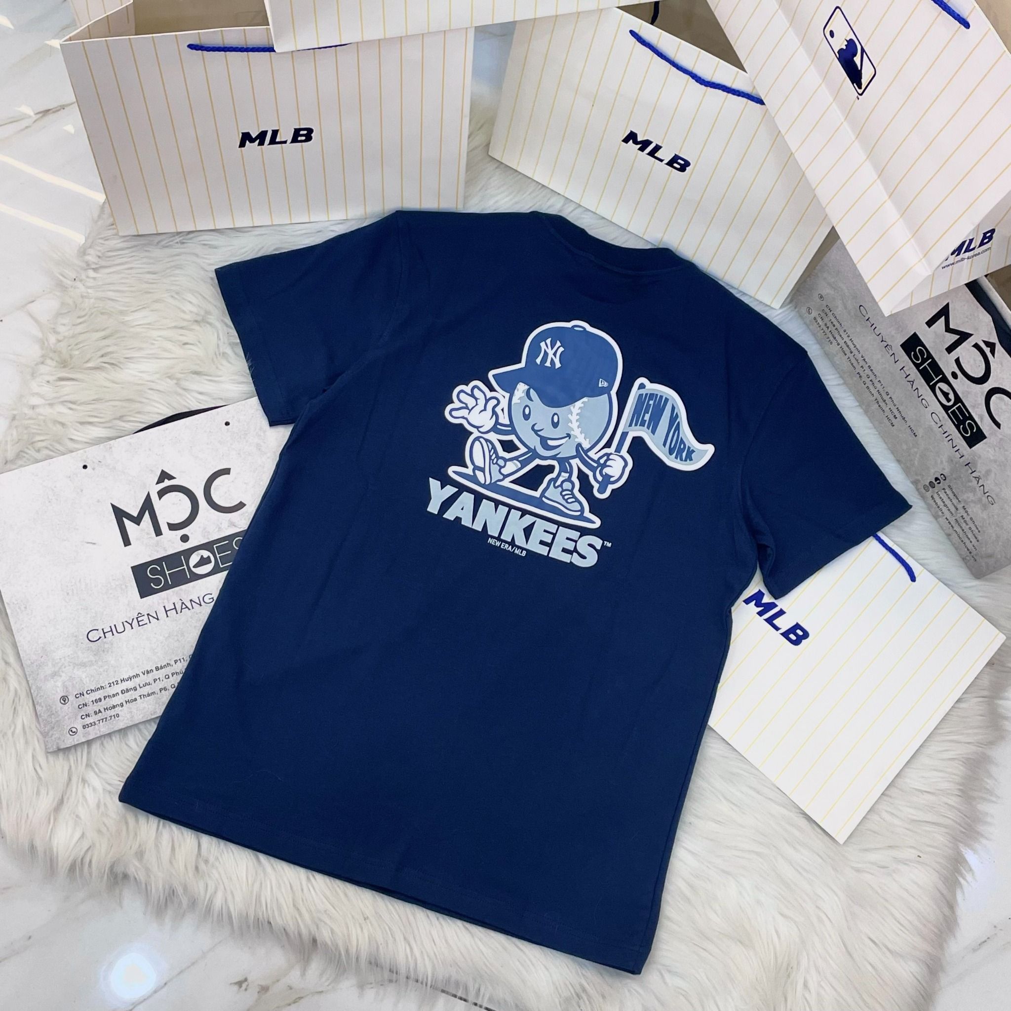 2394 - HÀNG CHÍNH HÃNG - ÁO THUN NEW ERA - NY BÓNG CHÀY CẦM CỜ - NAVY - CODE: 14326577