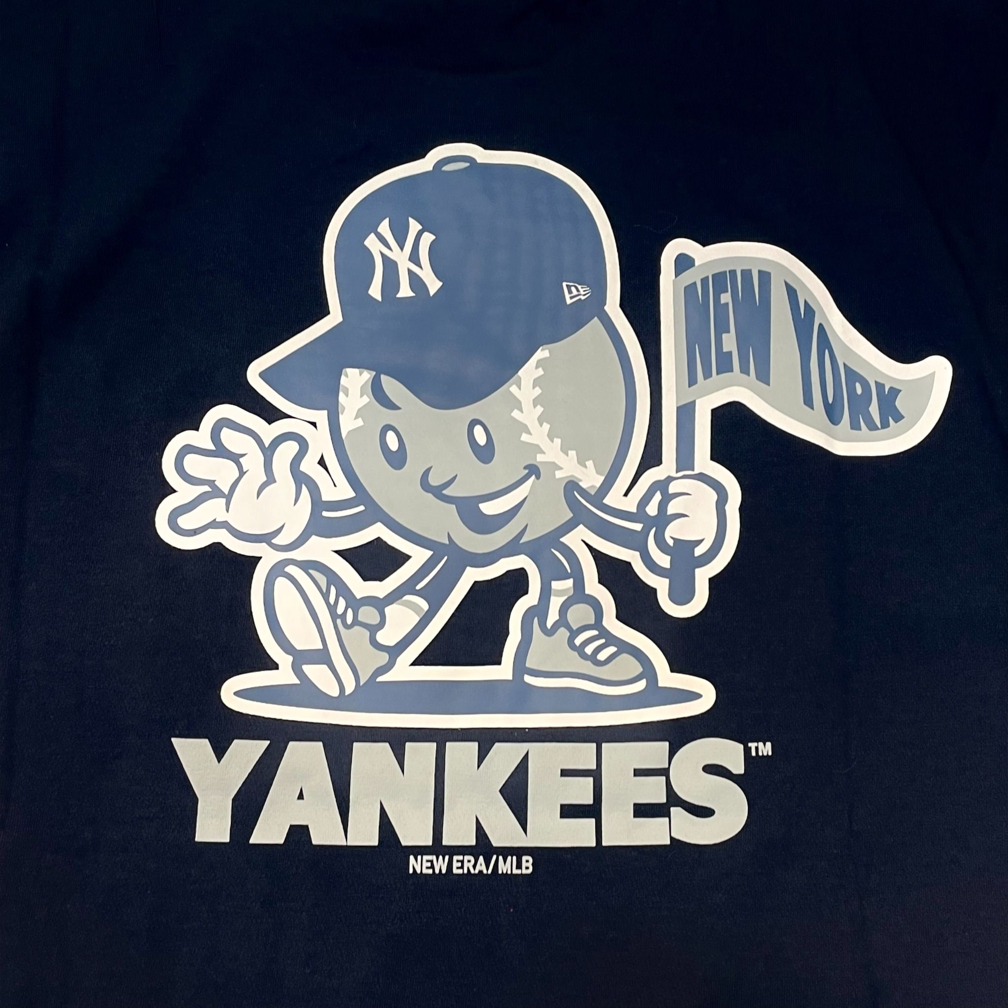 2394 - HÀNG CHÍNH HÃNG - ÁO THUN NEW ERA - NY BÓNG CHÀY CẦM CỜ - NAVY - CODE: 14326577