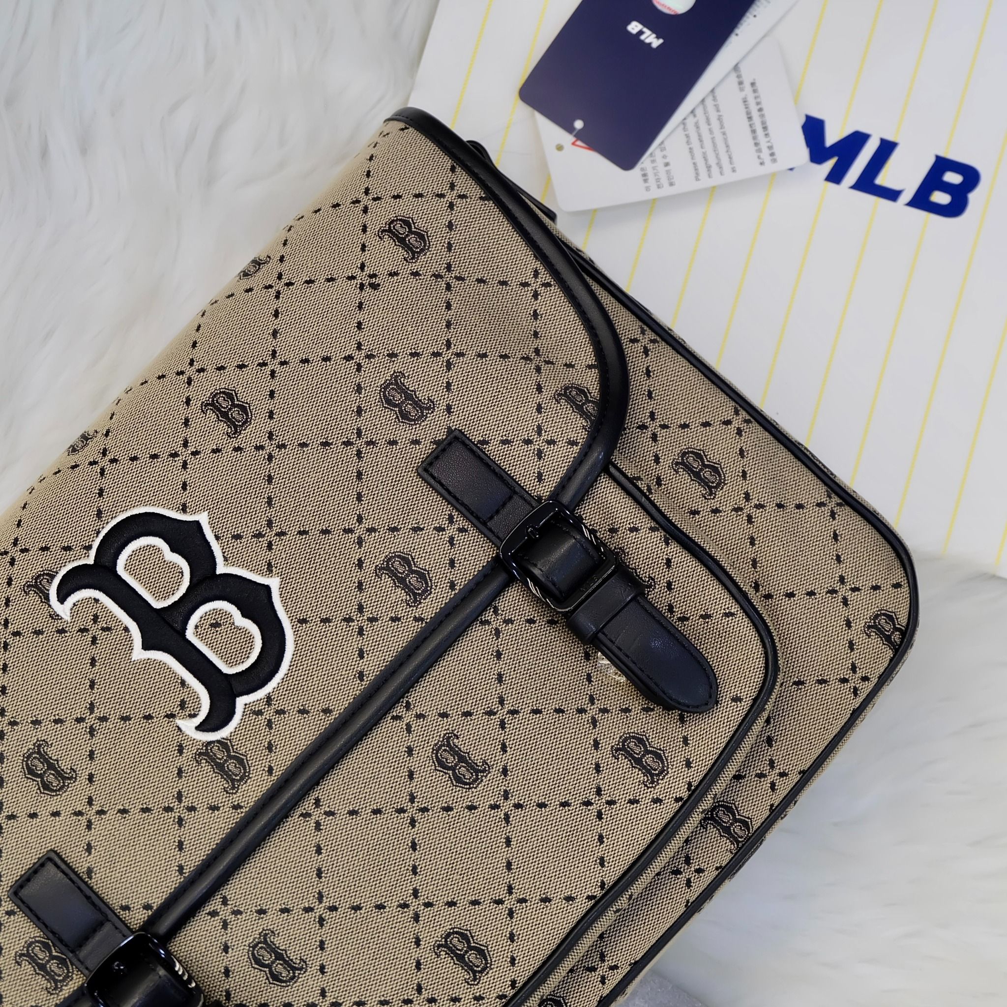 2395 - HÀNG CHÍNH HÃNG - Túi MLB Diamond Monogram Jacquard Boston Red Sox - Nâu Be - Code: 7ACRMD13N-43BGD