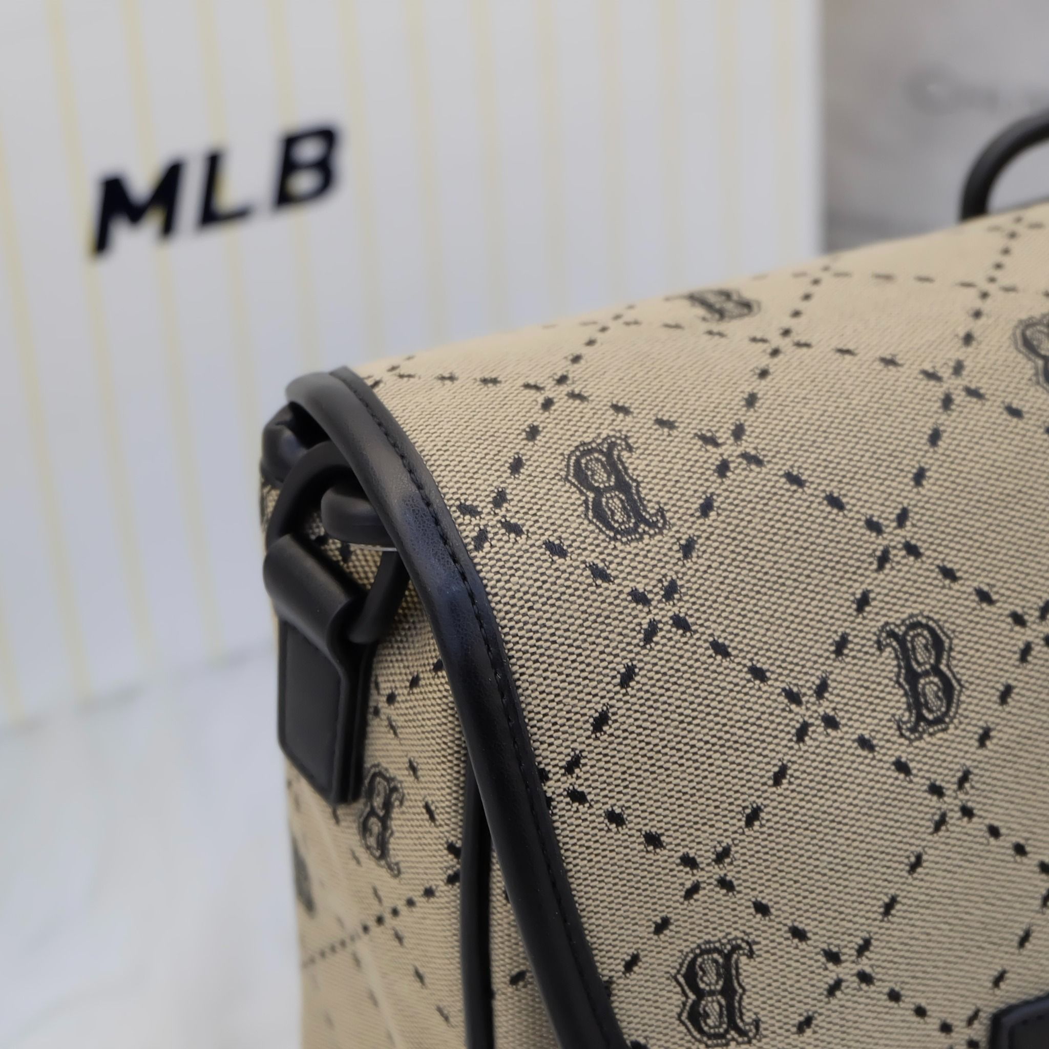 2395 - HÀNG CHÍNH HÃNG - Túi MLB Diamond Monogram Jacquard Boston Red Sox - Nâu Be - Code: 7ACRMD13N-43BGD