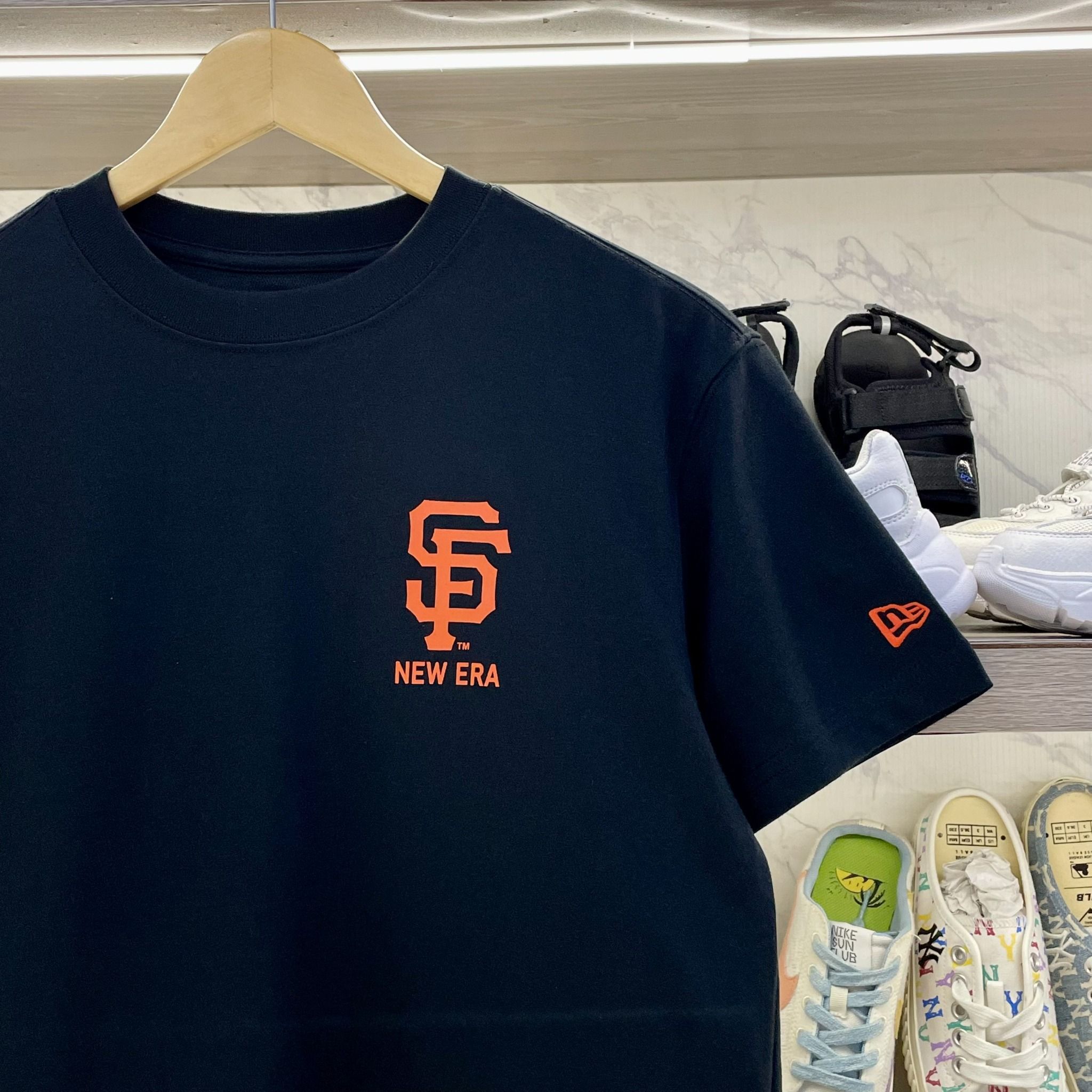 2402 - HÀNG CHÍNH HÃNG - ÁO THUN NEW ERA x MLB - LOGO SD - ĐEN - CODE: 14405335