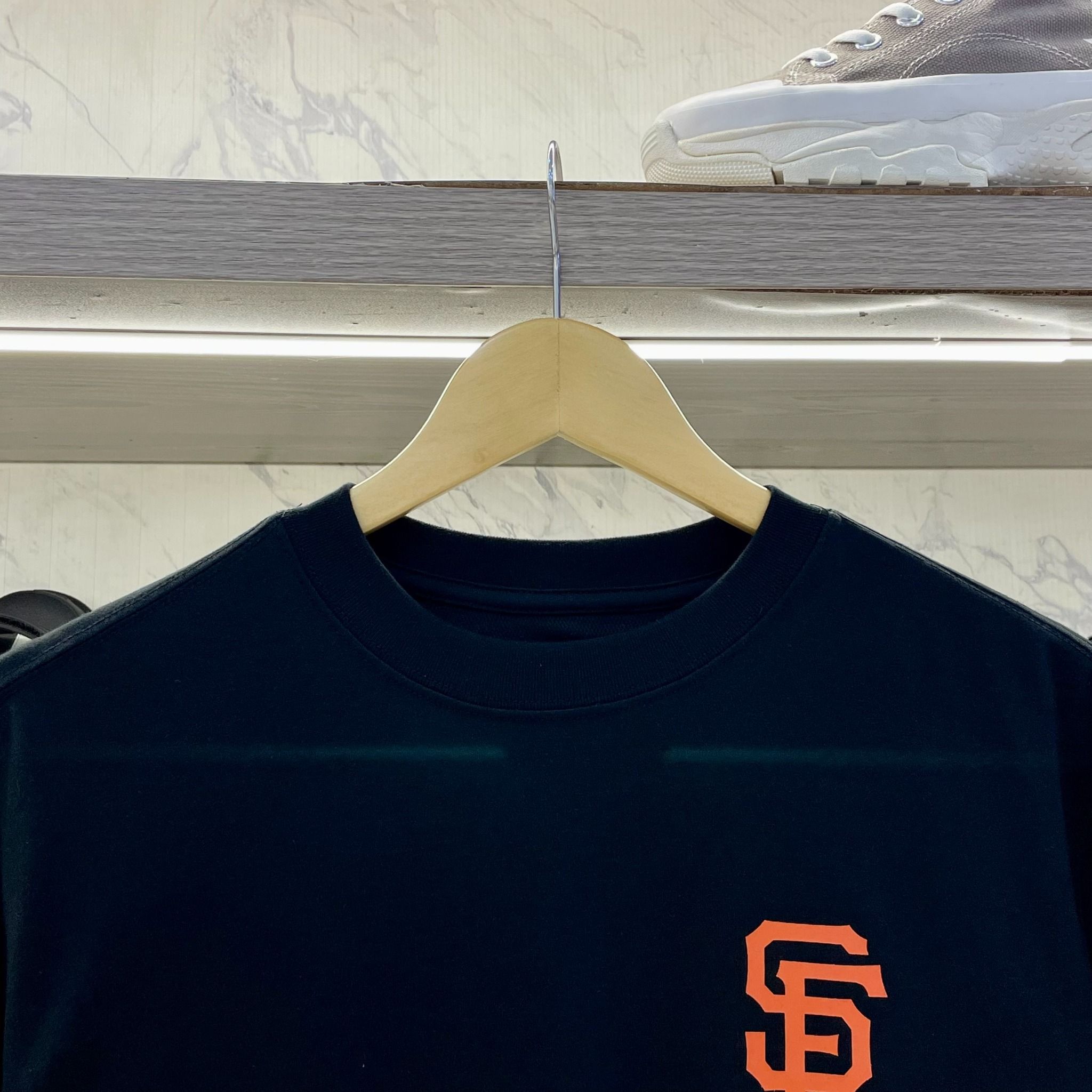 2402 - HÀNG CHÍNH HÃNG - ÁO THUN NEW ERA x MLB - LOGO SD - ĐEN - CODE: 14405335
