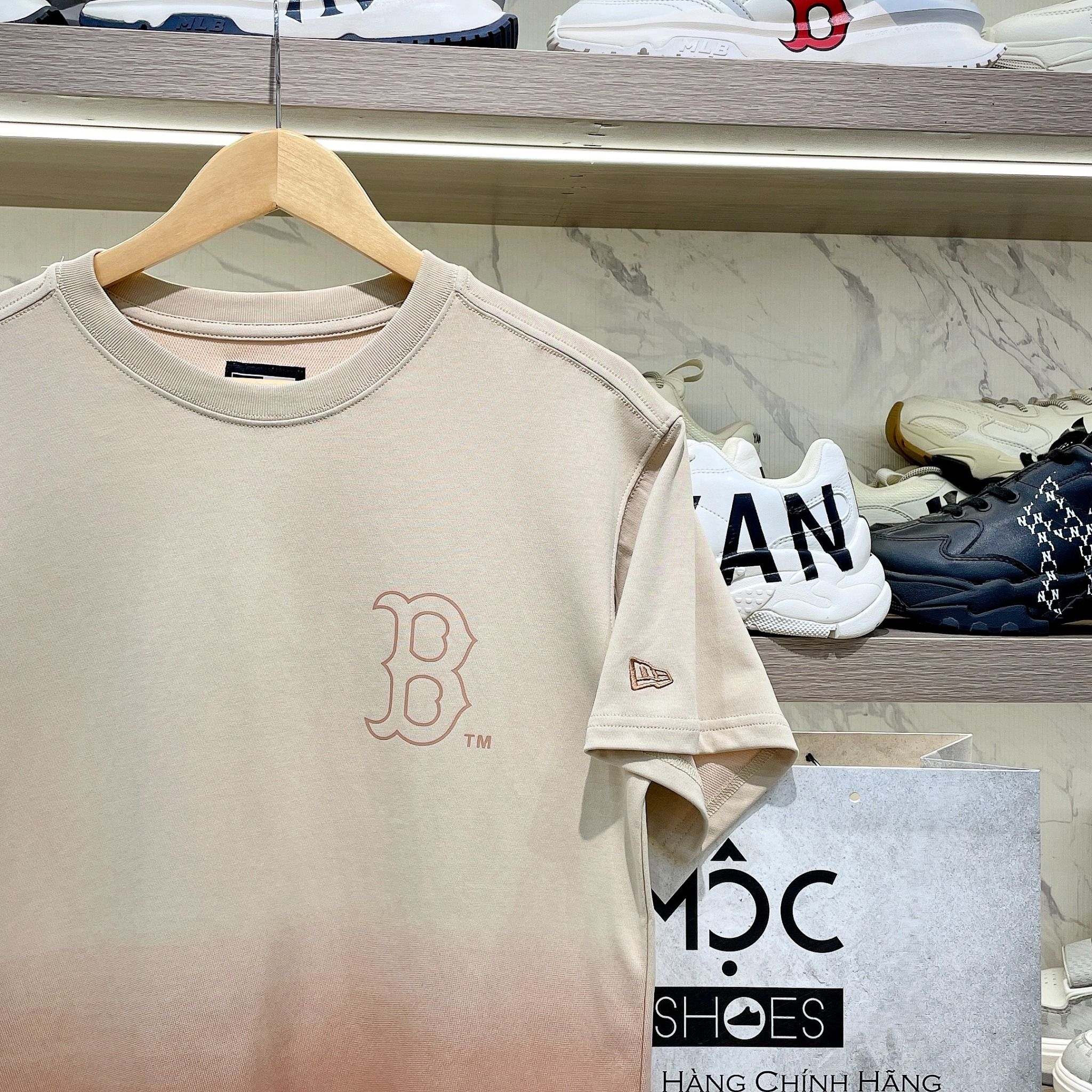 2405 - HÀNG CHÍNH HÃNG - Áo New Era - B chạy ngang - *Rau câu socola* - Code: 14341311