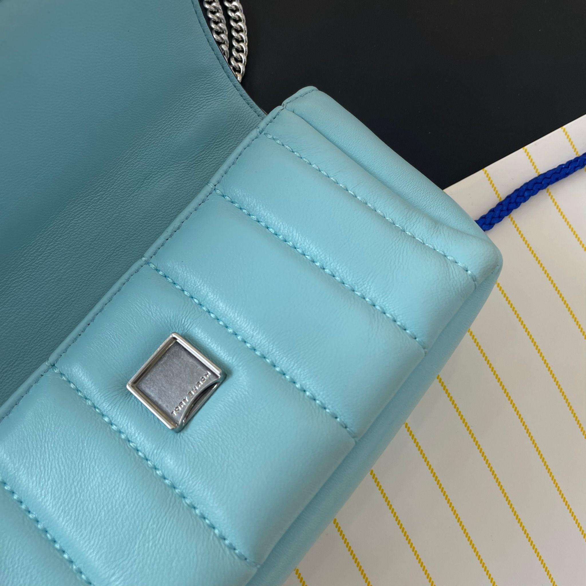 2431 - HÀNG CHÍNH HÃNG - Túi xách đeo chéo dây xích Tory Burch - Màu Xanh / Blue Sang Chảnh