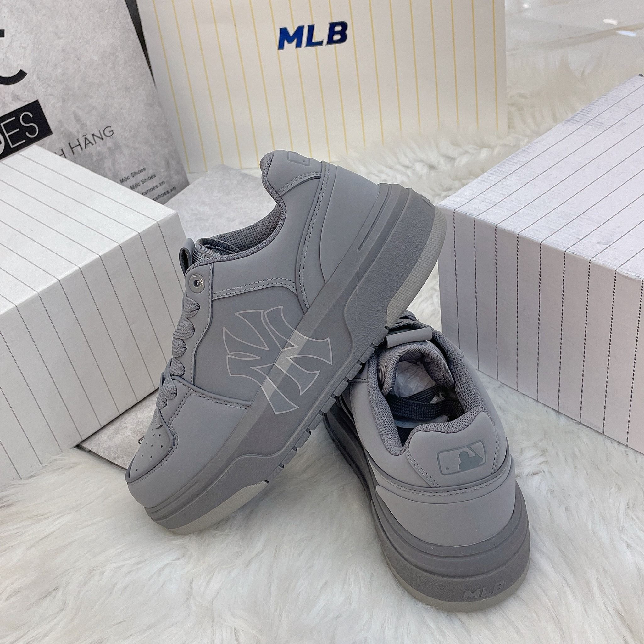 2437- HÀNG CHÍNH HÃNG - Giày MLB Liner - NY Bạc - Xám Than - *RB*