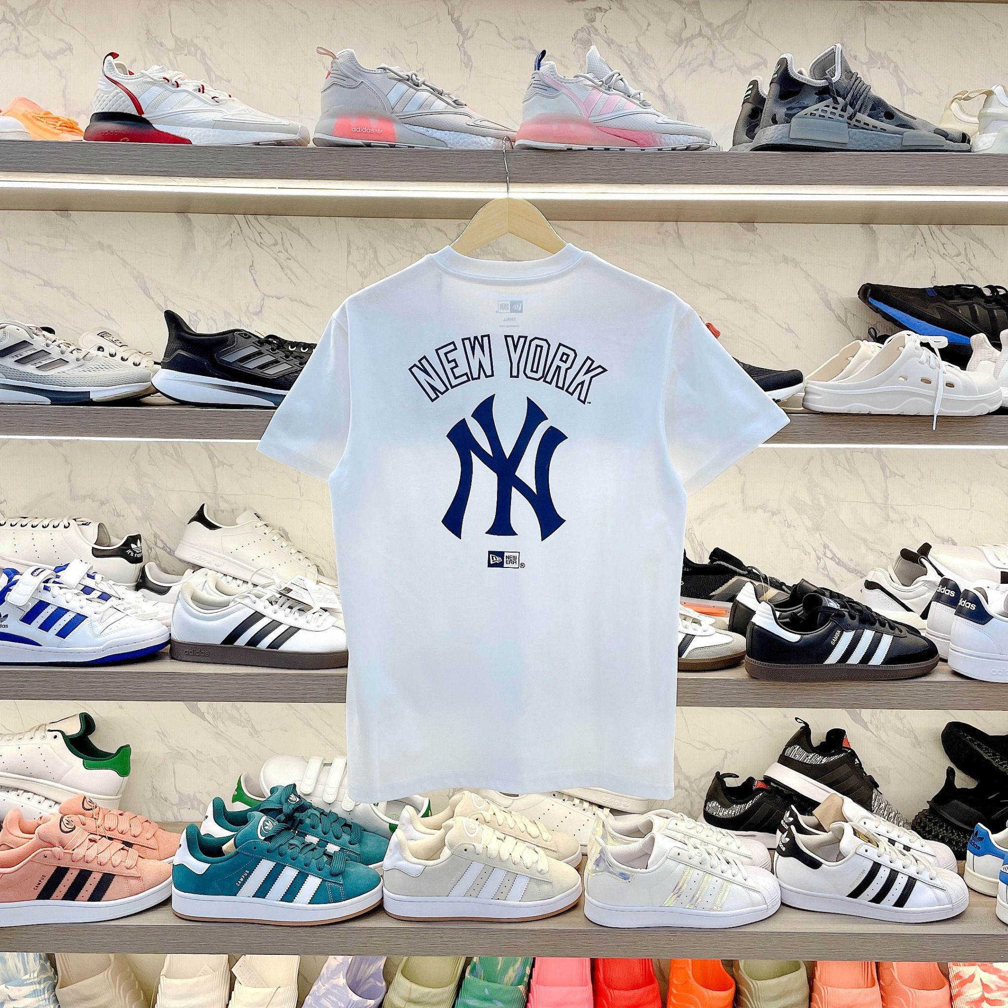 2442 - HÀNG CHÍNH HÃNG HÃNG - ÁO THUN NEW ERA x MLB - BIG LOGO NY - TRẮNG