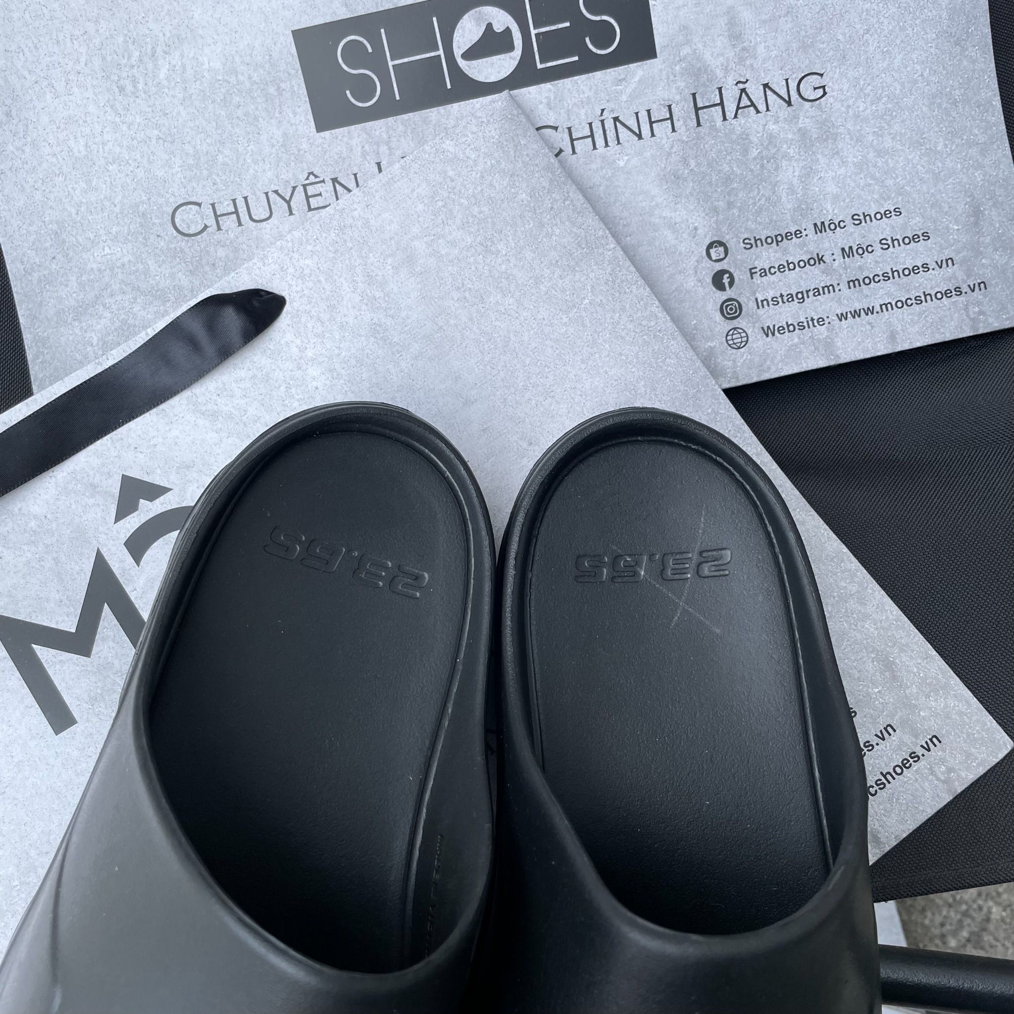 2444 - HÀNG CHÍNH HÃNG - DÉP SỤC 23.65 HÀN QUỐC - SỌC NGANG - ĐEN - CODE: ESAMUGO00001
