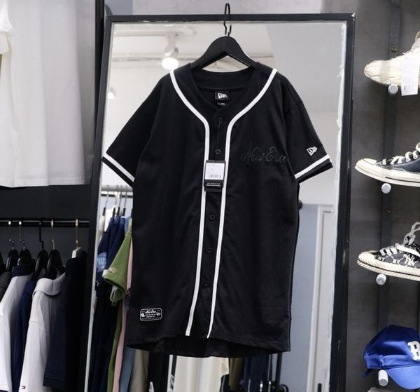 2703 - HÀNG CHÍNH HÃNG - ÁO NEW ERA - SƠ MI BÓNG CHÀY - ĐEN - CODE: 13334764