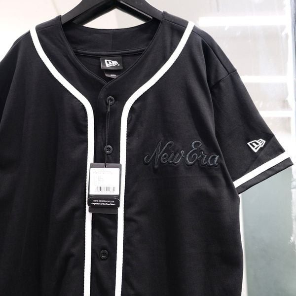 2703 - HÀNG CHÍNH HÃNG - ÁO NEW ERA - SƠ MI BÓNG CHÀY - ĐEN - CODE: 13334764