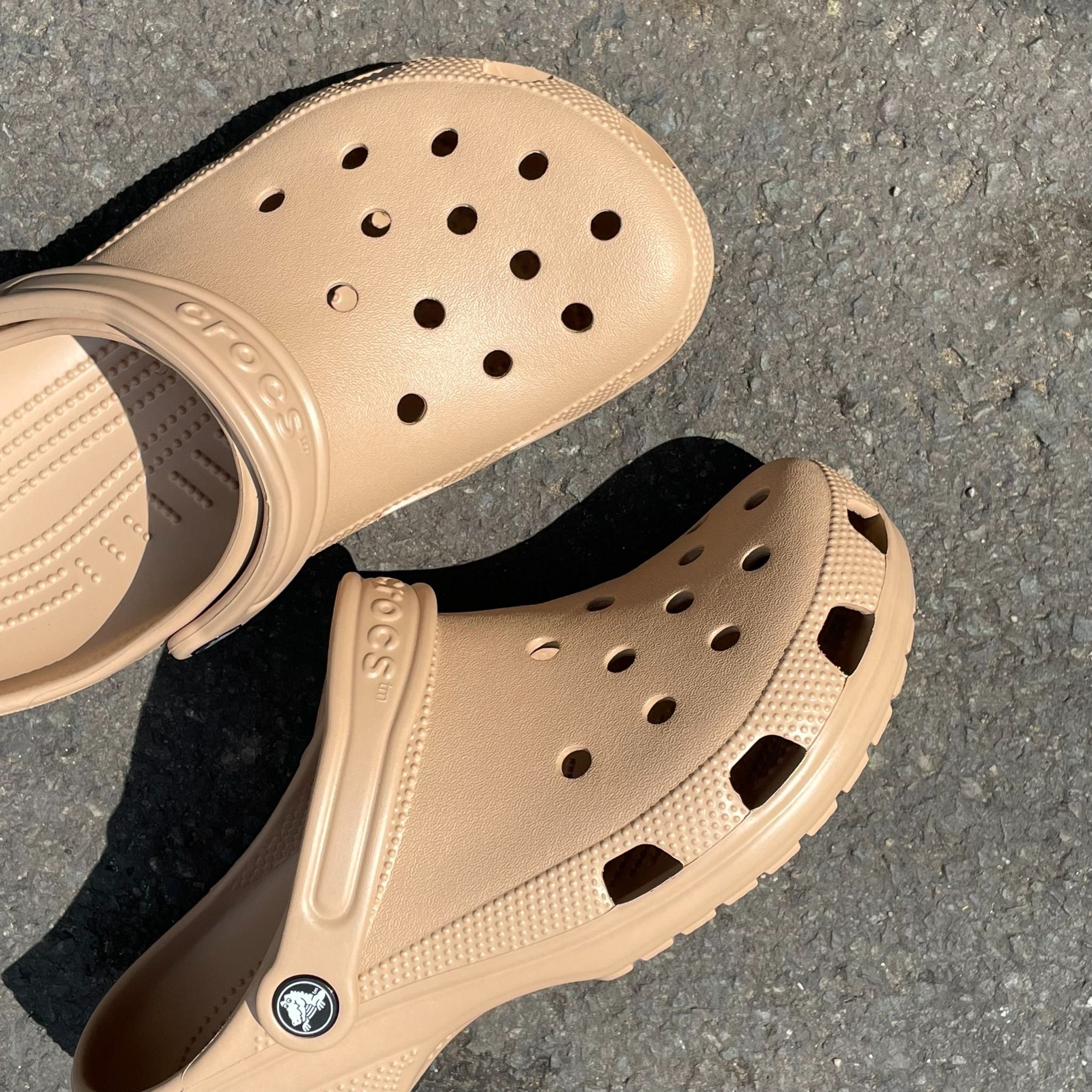 2476 - HÀNG CHÍNH HÃNG - GIÀY CLOG UNISEX CROCS BAYA - MÀU NÂU