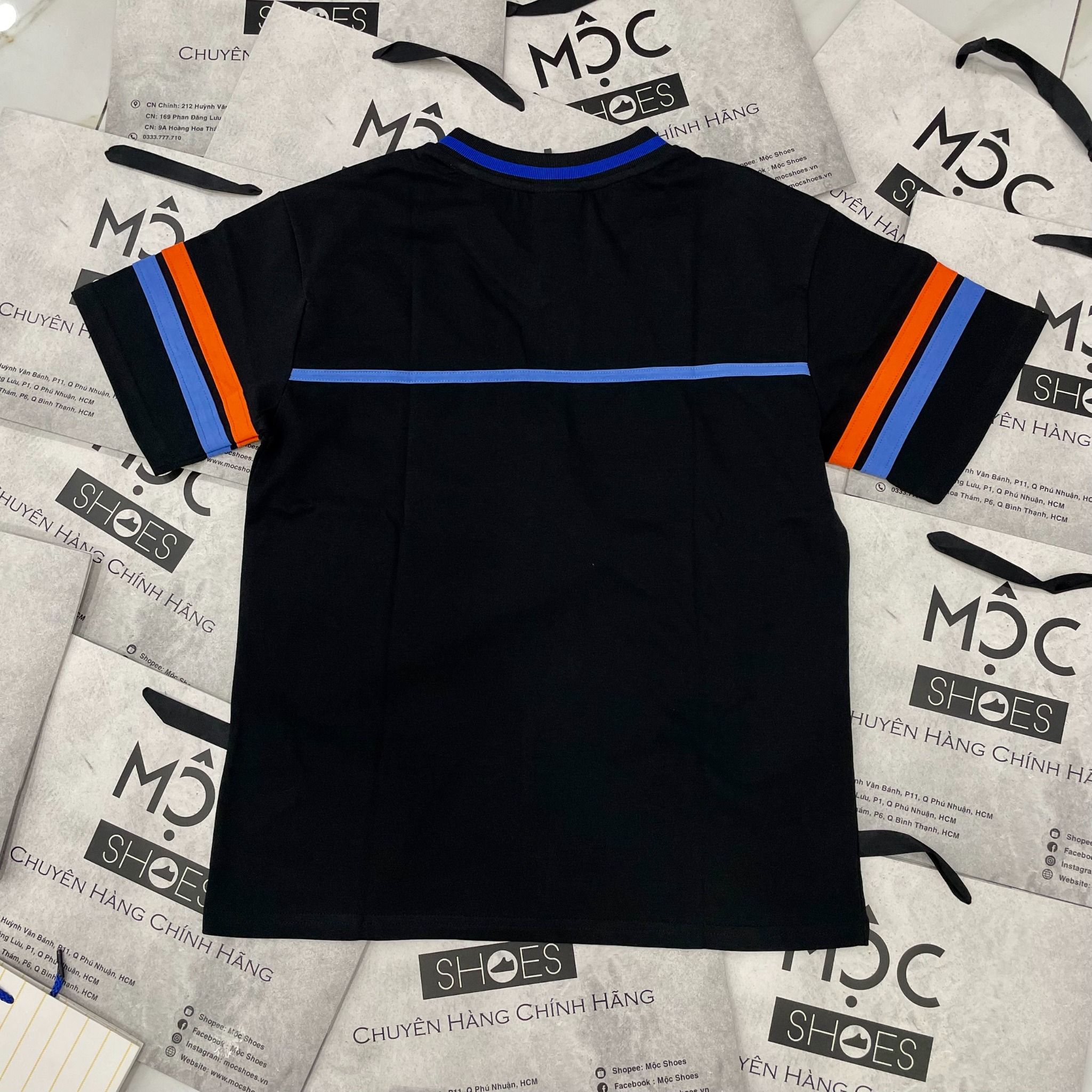 2479 - HÀNG CHÍNH HÃNG - ÁO THUN NEW ERA - METS TAY KẺ SỌC - ĐEN - CODE: 13505022