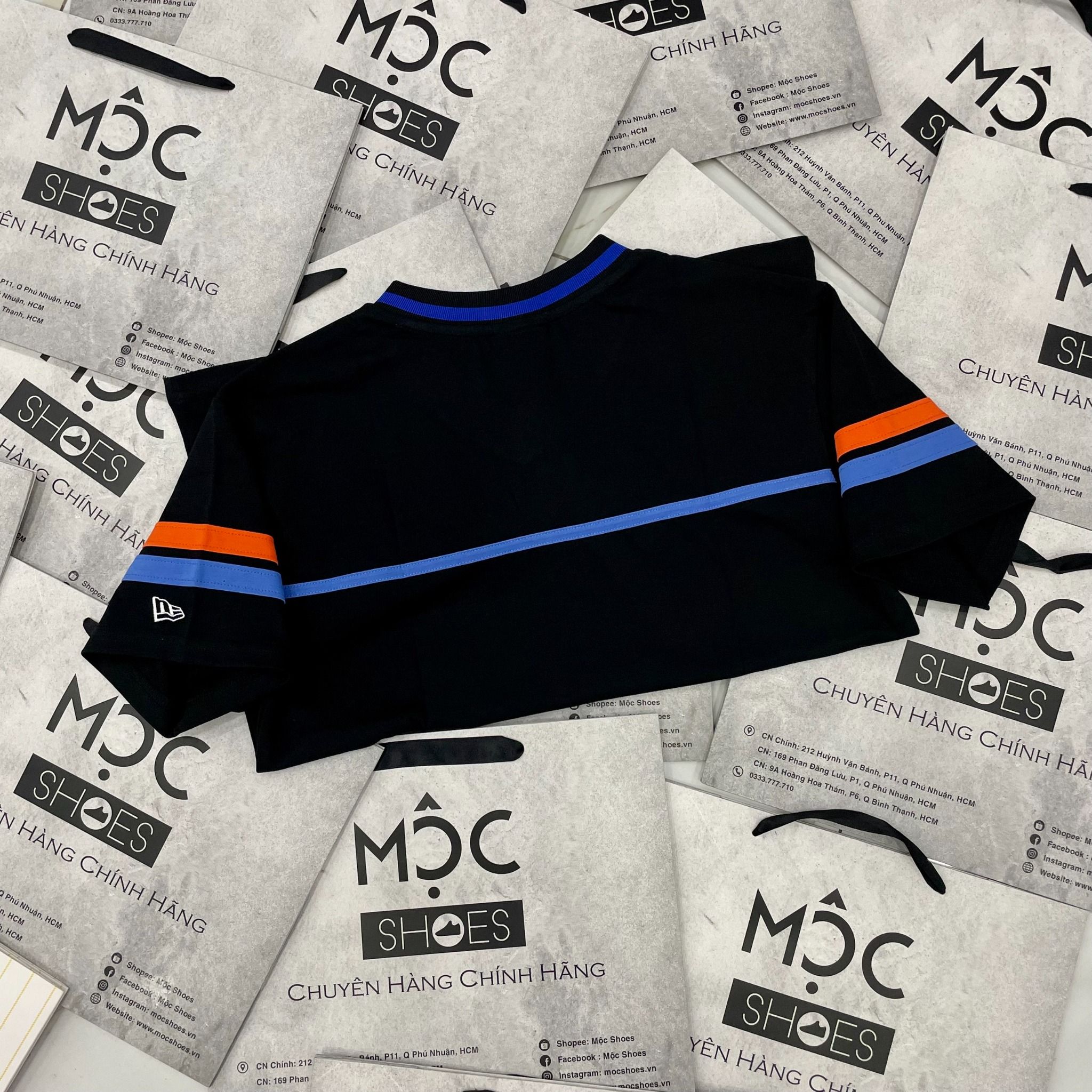 2479 - HÀNG CHÍNH HÃNG - ÁO THUN NEW ERA - METS TAY KẺ SỌC - ĐEN - CODE: 13505022