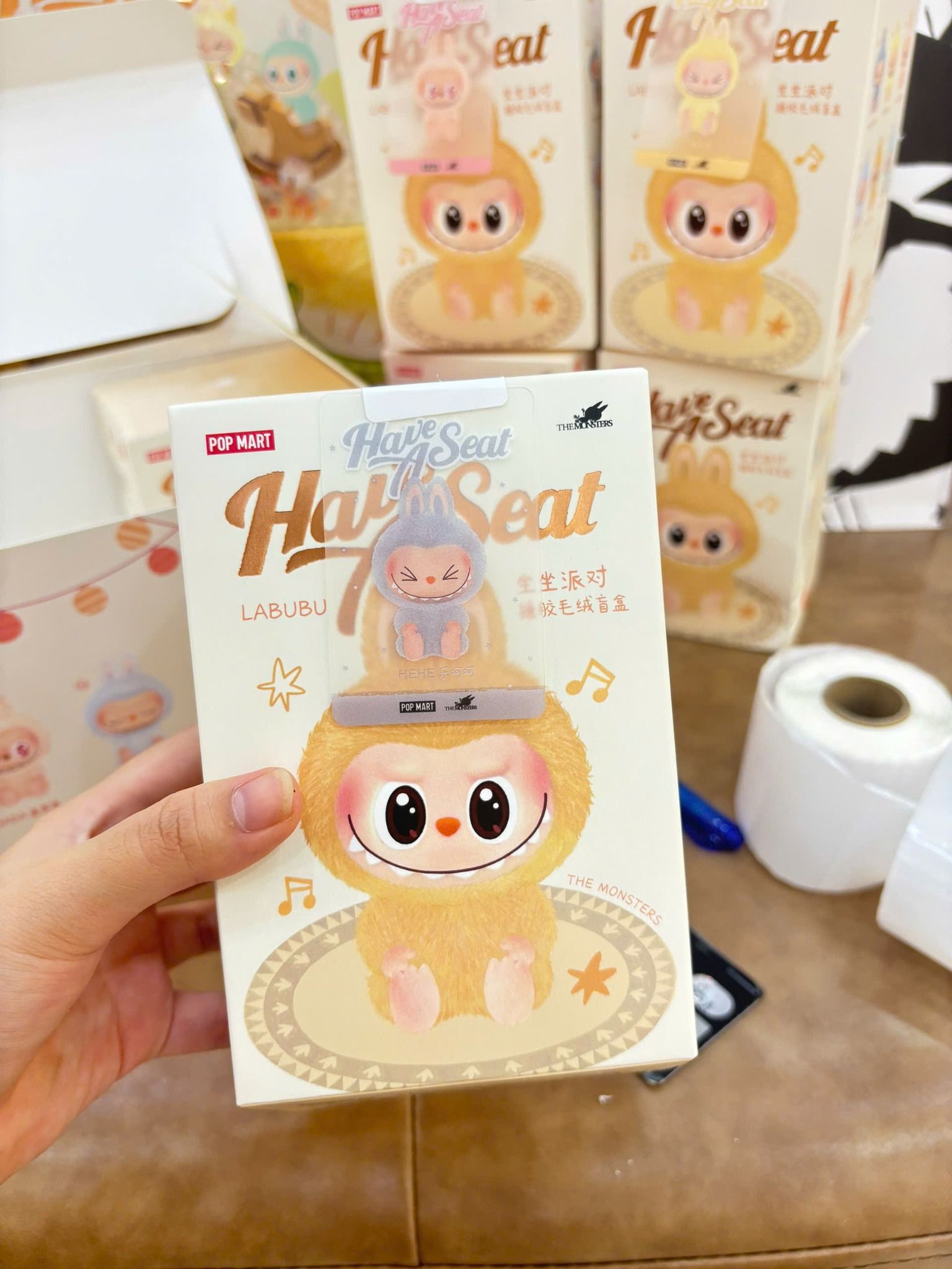2526 - HÀNG CHÍNH HÃNG - POPMART - LABUBU V2 HAVE A SEAT MACARONS *ĐÃ CHECK CARD*