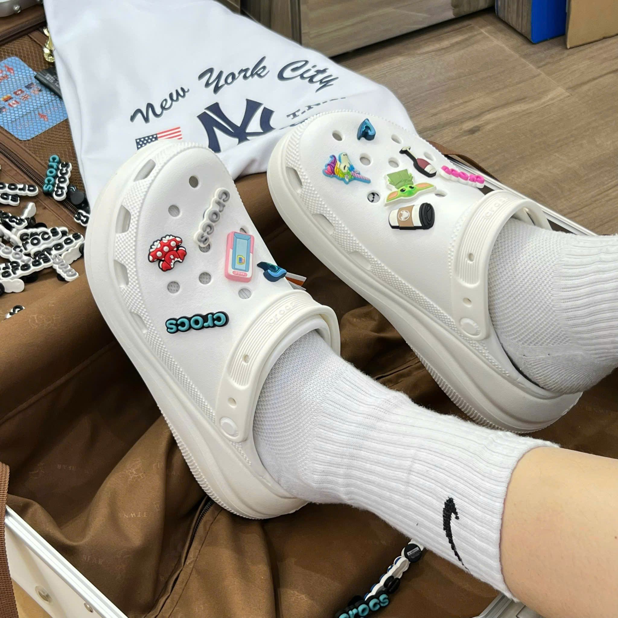 1375 - HÀNG CHÍNH HÃNG - GIÀY CLOG UNISEX CROCS CRUSH CLASSIC *ĐẾ CAO* - TRẮNG - CODE : 207521-100