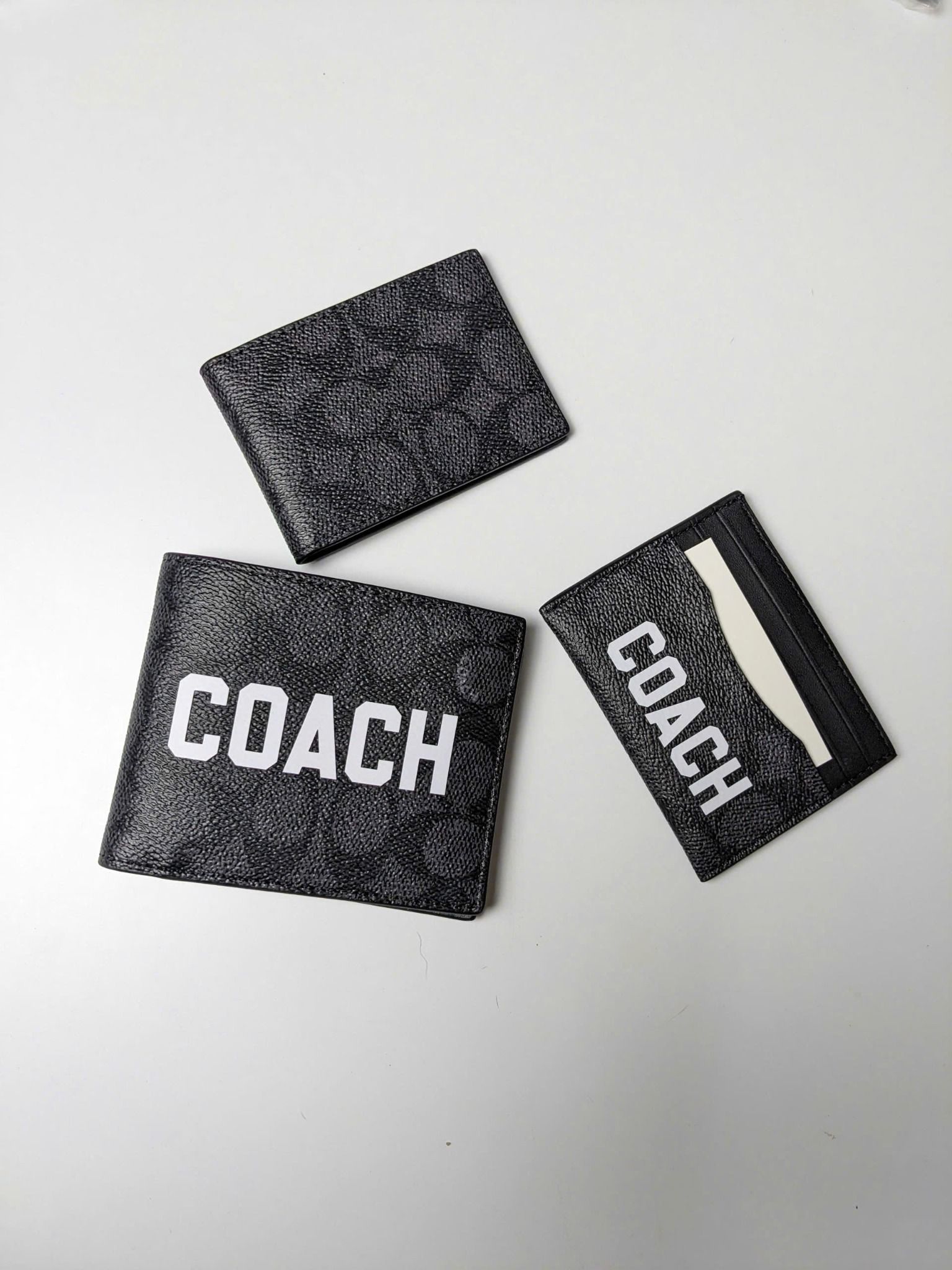 2552 - HÀNG CHÍNH HÃNG - VÍ COACH NGẮN - LOGO COACH TRẮNG - ĐEN