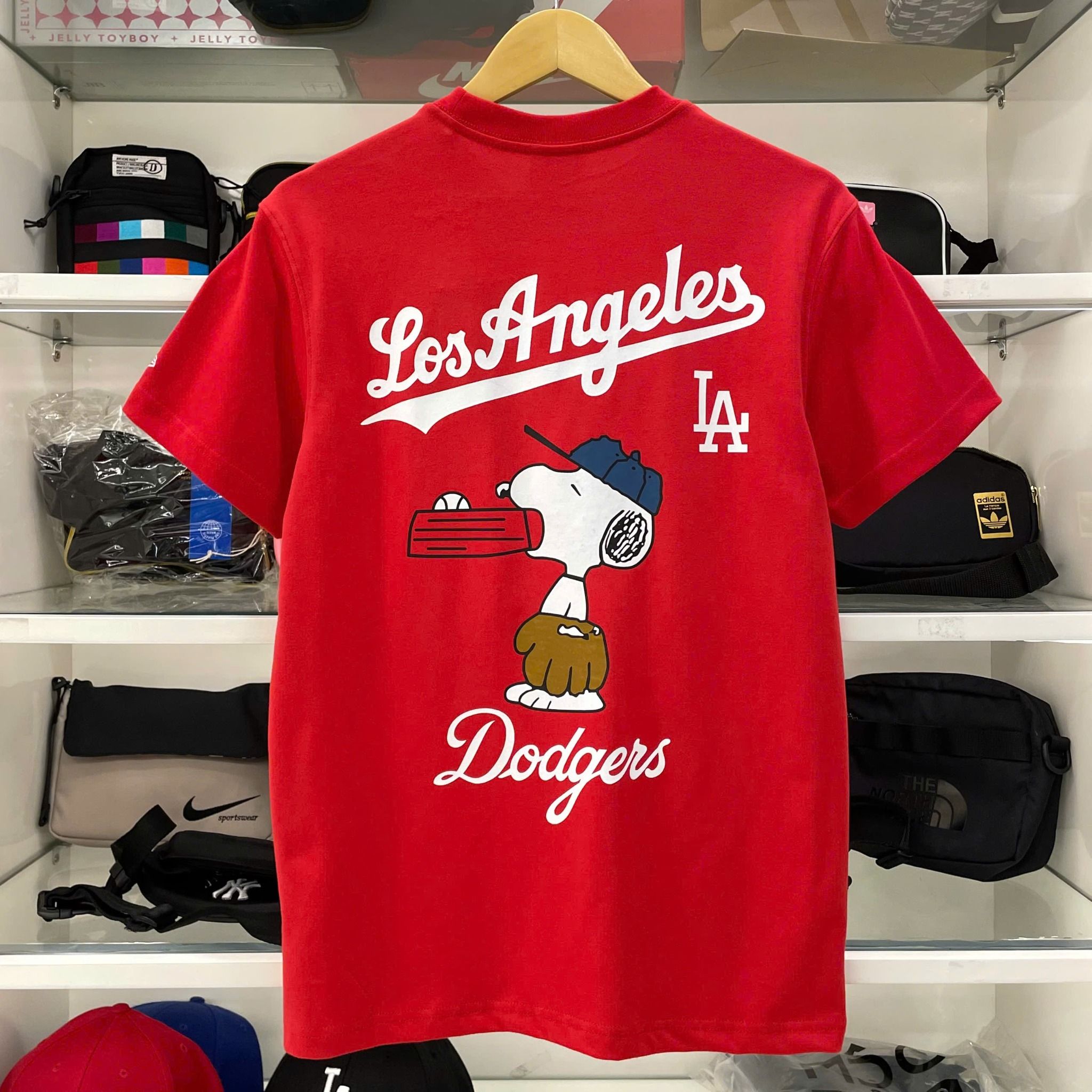 2600 - HÀNG CHÍNH HÃNG - ÁO THUN NEW ERA - LA SNOOPY - ĐỎ - CODE: 12544746