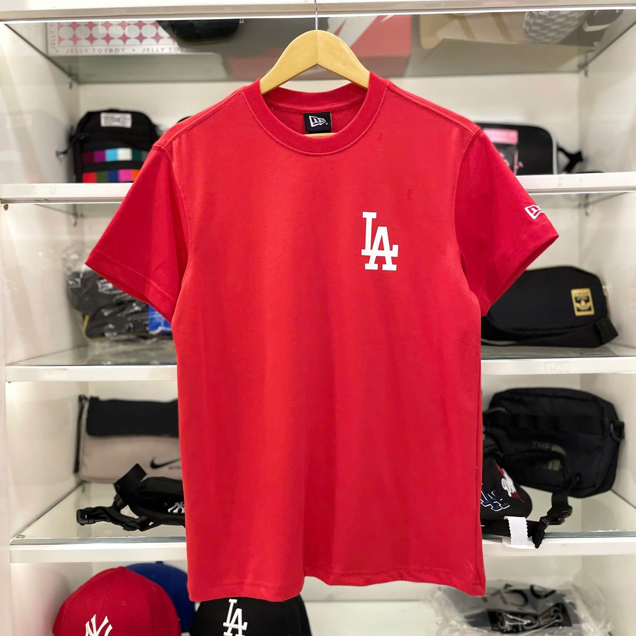 2600 - HÀNG CHÍNH HÃNG - ÁO THUN NEW ERA - LA SNOOPY - ĐỎ - CODE: 12544746