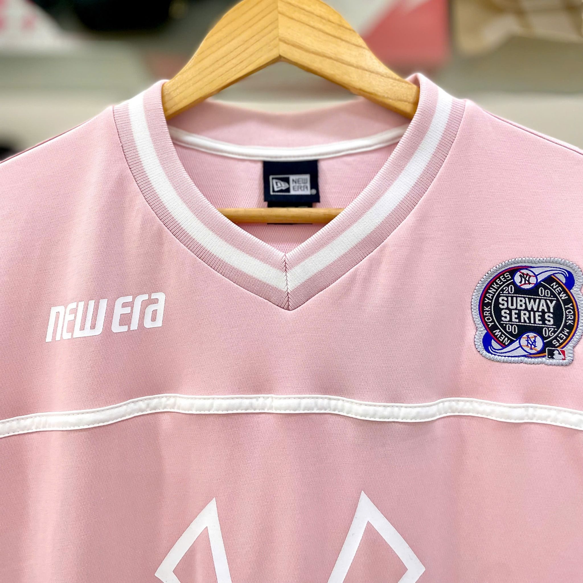 2599 - HÀNG CHÍNH HÃNG - ÁO THUN NEW ERA - SUBWAY SERIES - HỒNG - CODE: 13505023