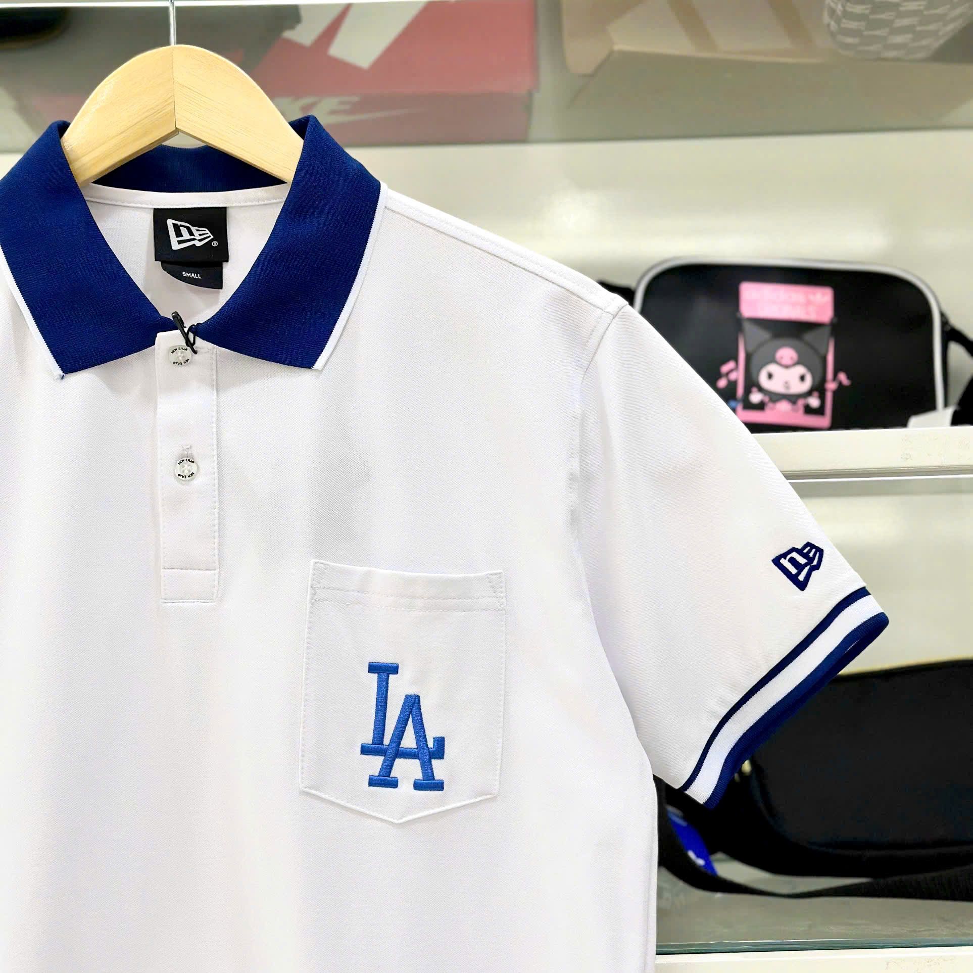 2627 - HÀNG CHÍNH HÃNG - ÁO THUN NEW ERA - POLO LA TÚI - TRẮNG - CODE: 12554899