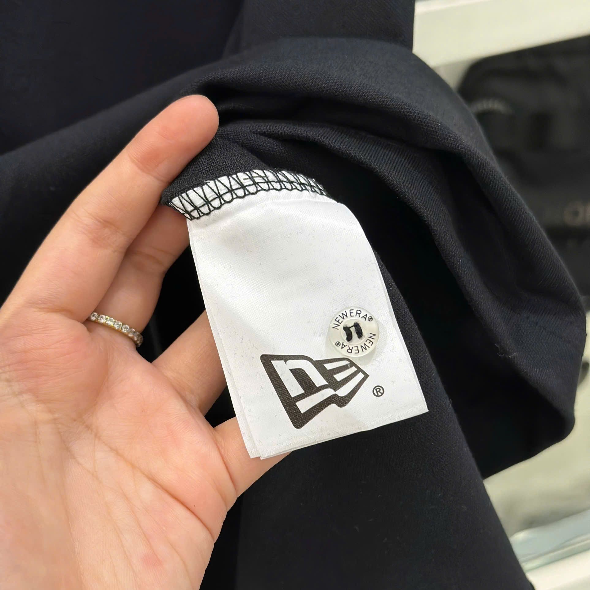 2626 - HÀNG CHÍNH HÃNG - ÁO THUN NEW ERA - POLO NY TÚI - ĐEN - CODE: 14378134