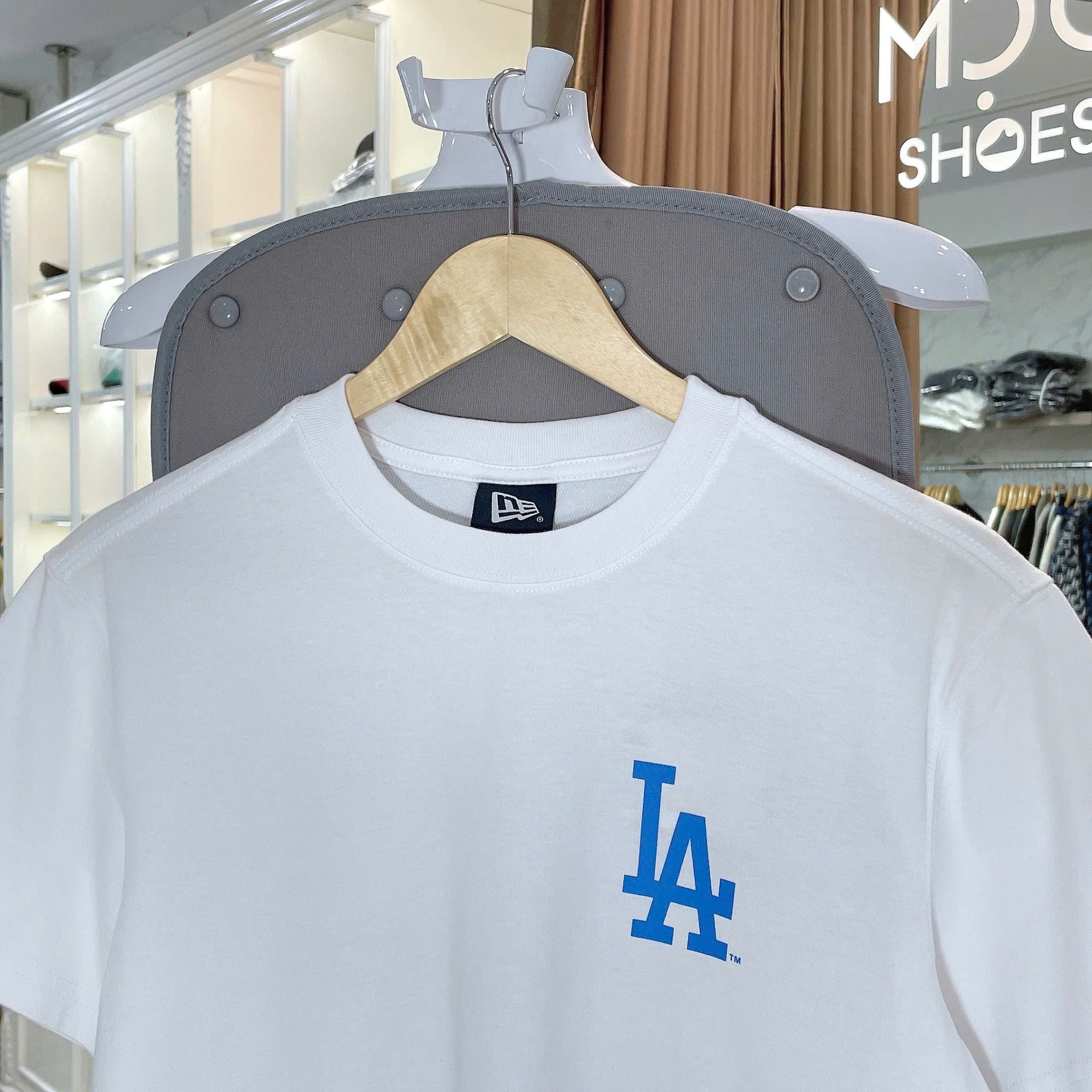 2670 - HÀNG CHÍNH HÃNG - ÁO THUN NEW ERA - LA SNOOPY - TRẮNG - CODE: 12544746