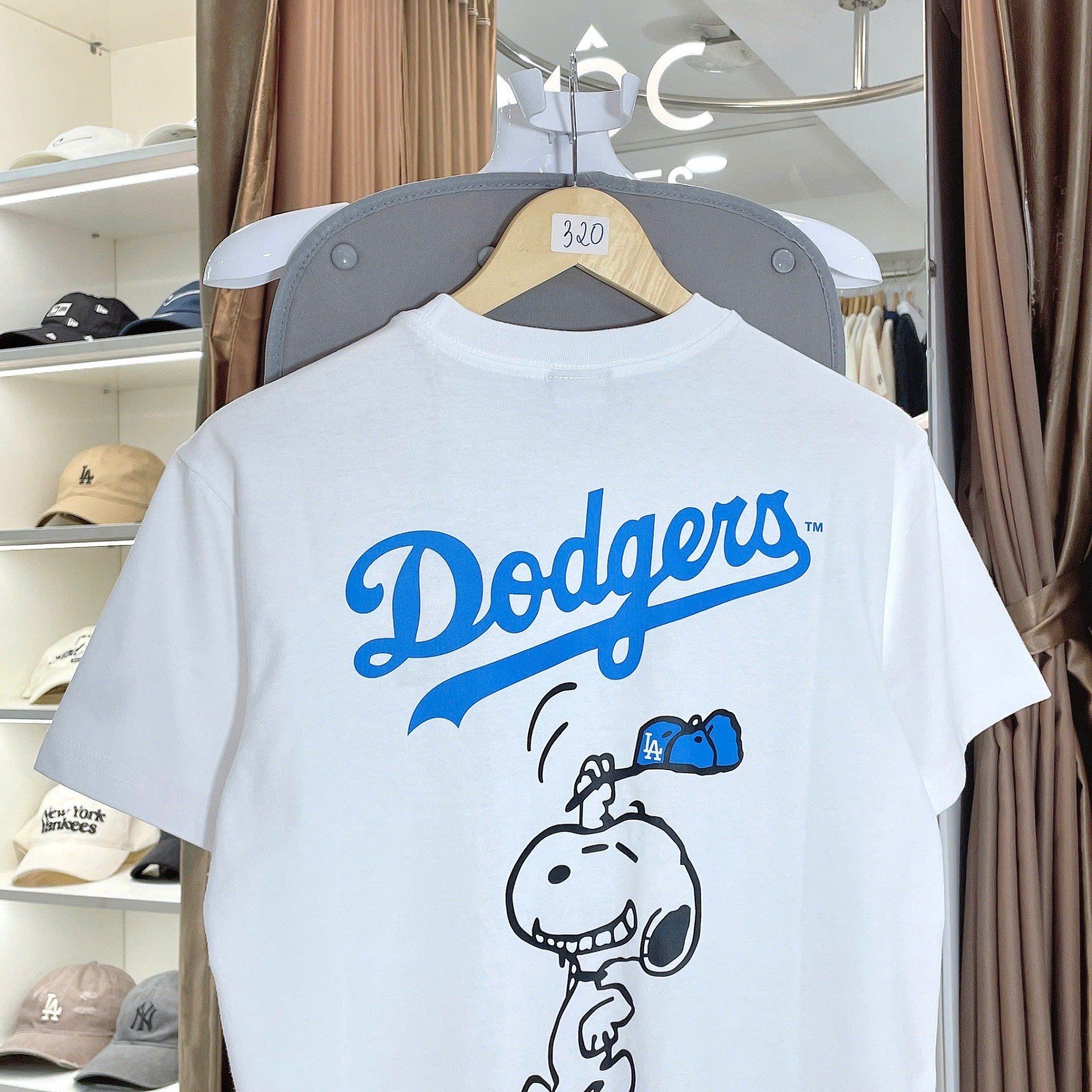 2670 - HÀNG CHÍNH HÃNG - ÁO THUN NEW ERA - LA SNOOPY - TRẮNG - CODE: 12544746