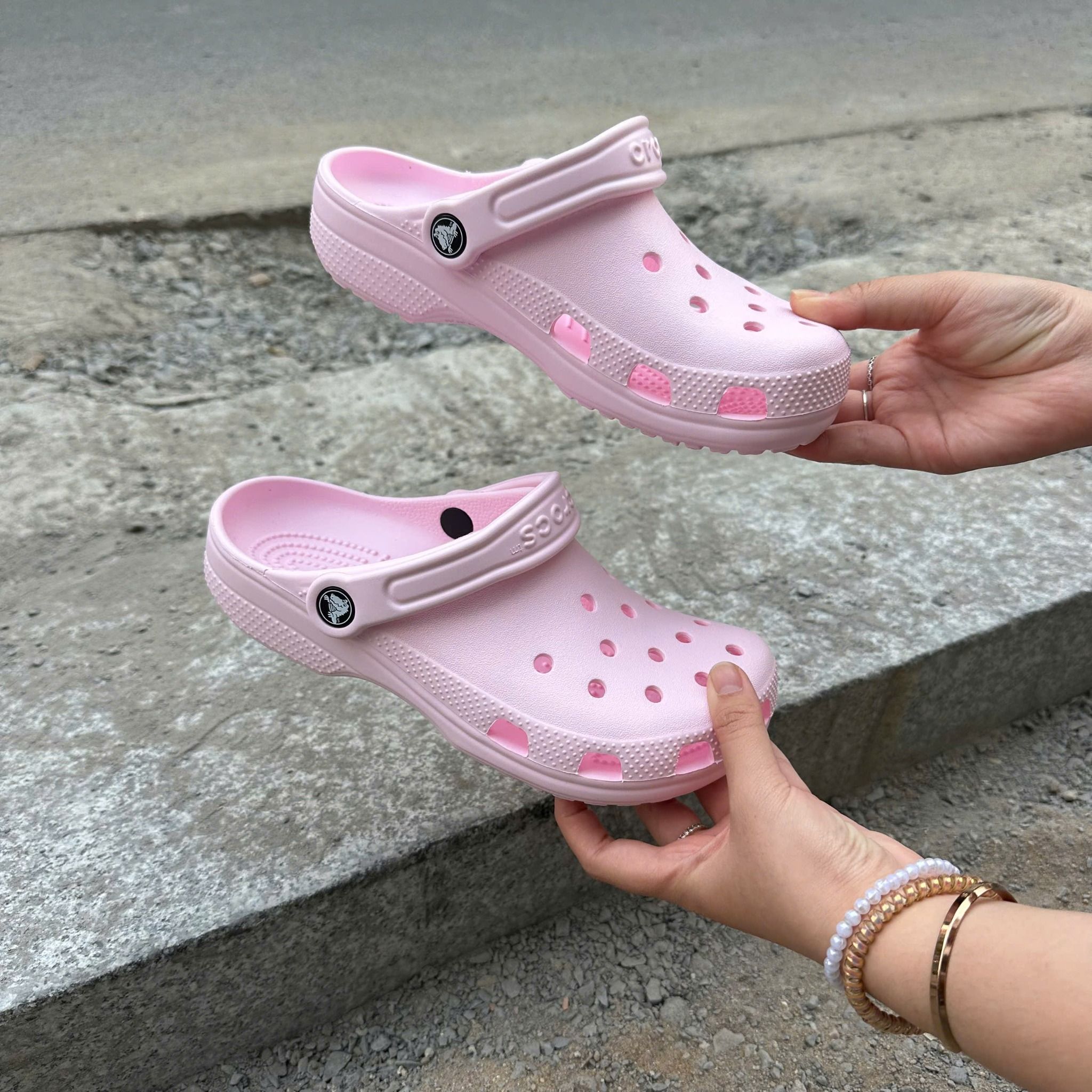 2669 - HÀNG CHÍNH HÃNG - CLOG UNISEX CROCS BAYA - HỒNG PHẤN