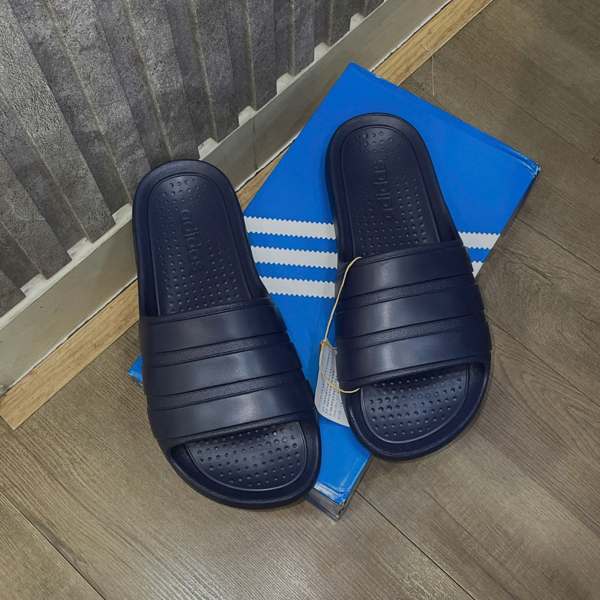 2662 - HÀNG CHÍNH HÃNG - DÉP ADIDAS FLOW - NAVY - Code: IG6860