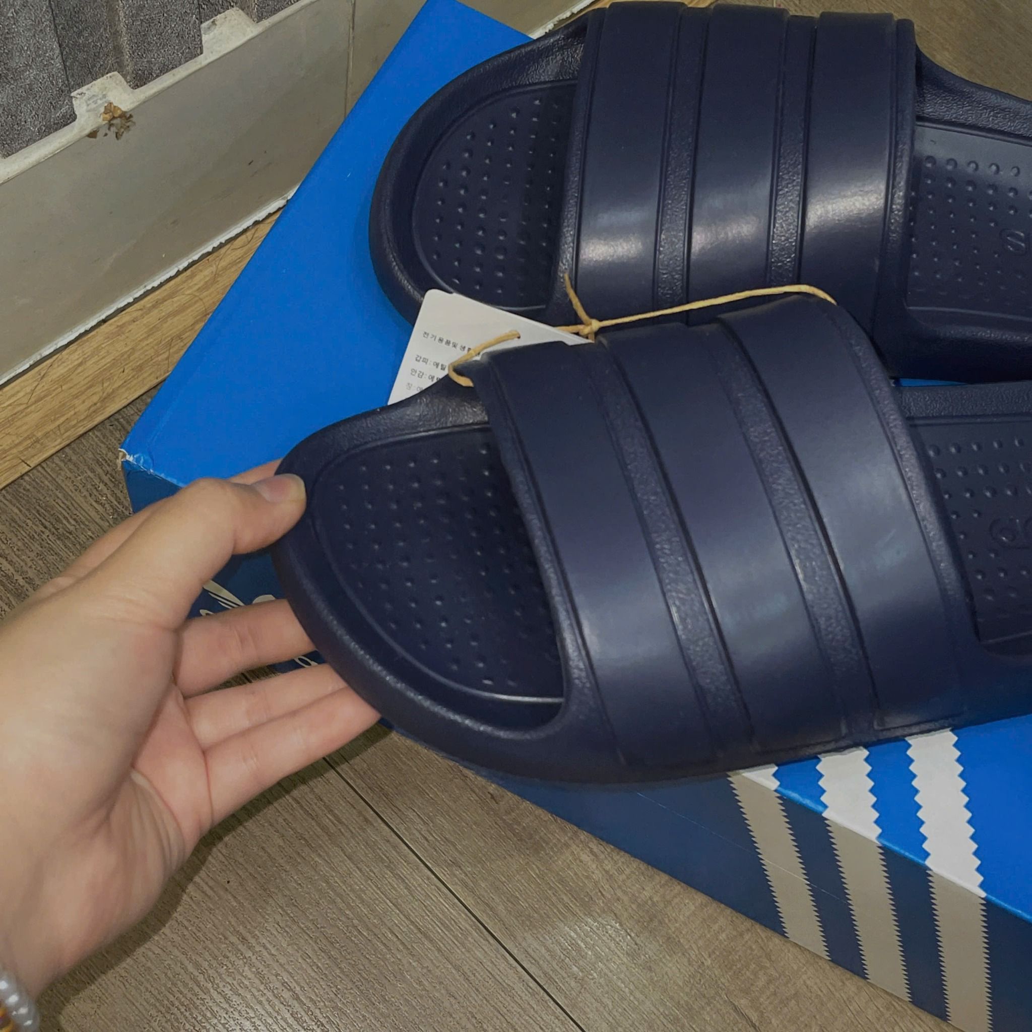 2662 - HÀNG CHÍNH HÃNG - DÉP ADIDAS FLOW - NAVY - Code: IG6860