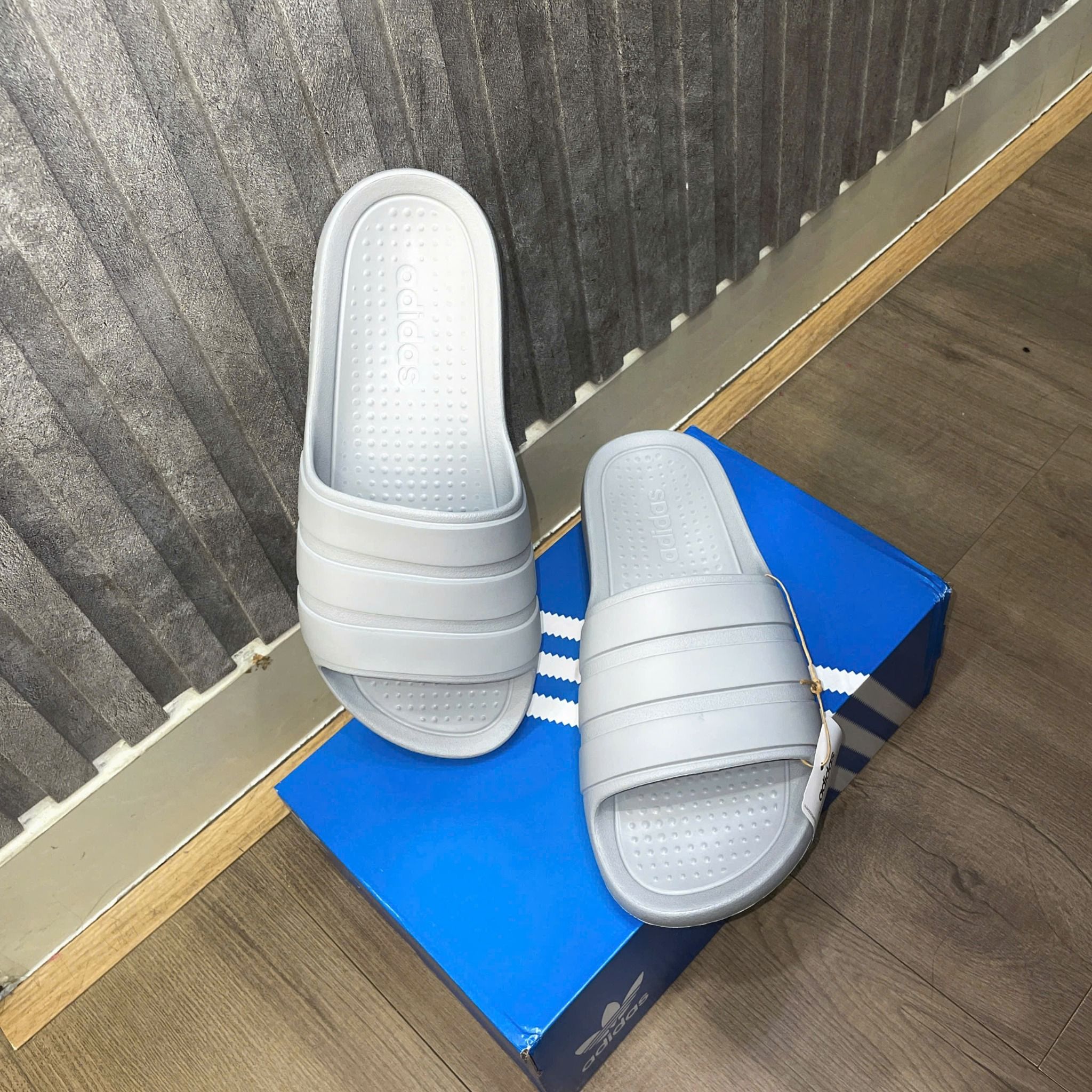 2663 - HÀNG CHÍNH HÃNG - DÉP ADIDAS FLOW - XÁM SILVER - Code: IG6863