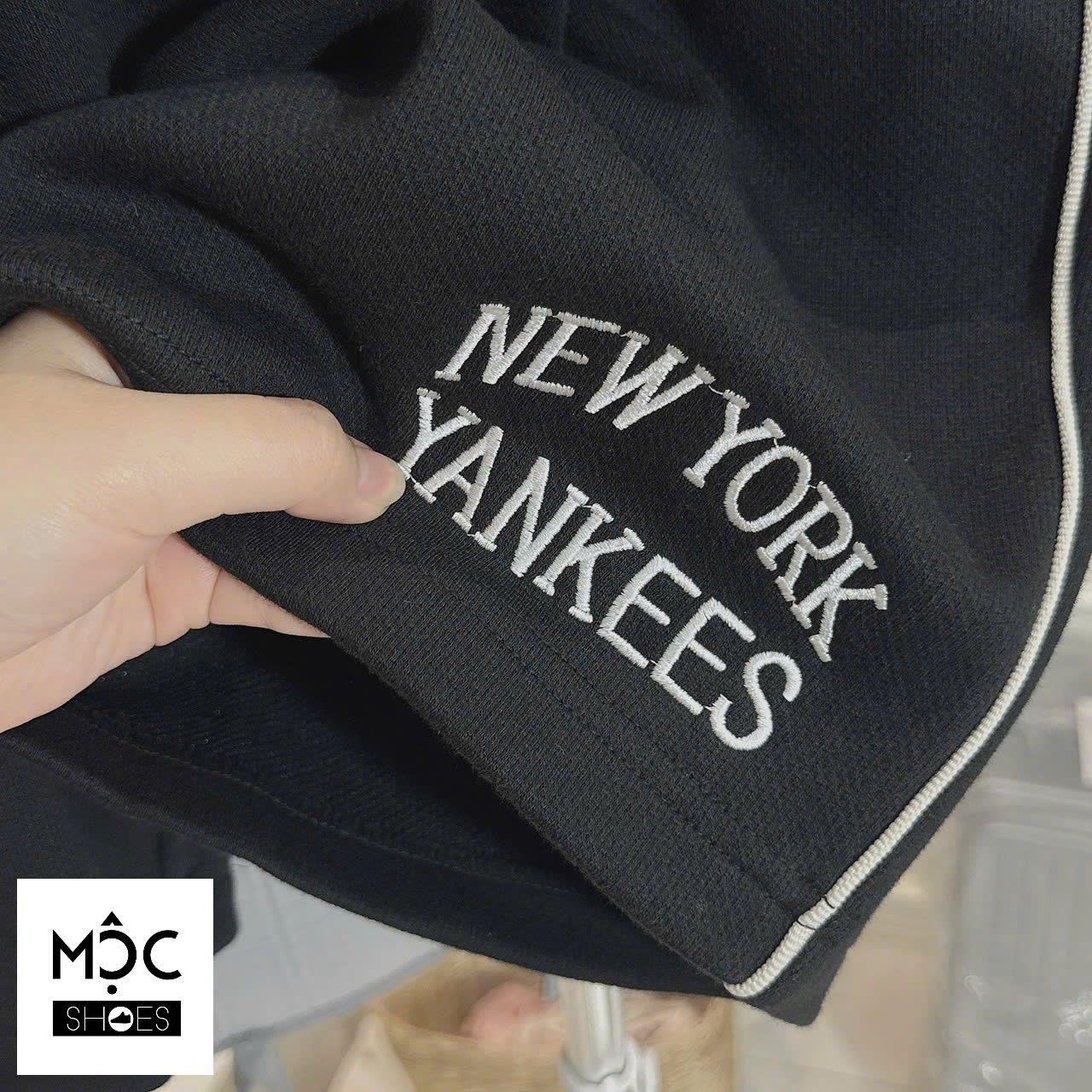 2675 - HÀNG CHÍNH HÃNG - QUẦN SHORT NEW ERA - NY YANKEES SỌC HÔNG - ĐEN - CODE: 13335699