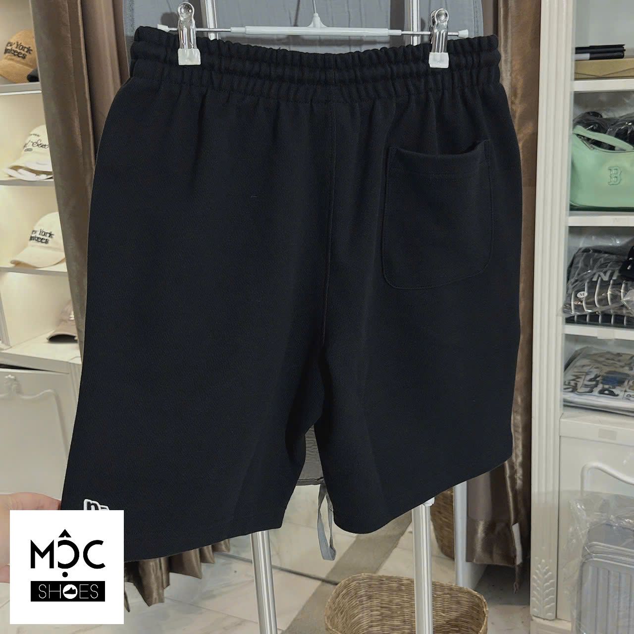 2675 - HÀNG CHÍNH HÃNG - QUẦN SHORT NEW ERA - NY YANKEES SỌC HÔNG - ĐEN - CODE: 13335699