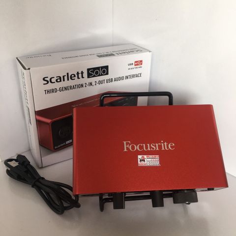  Combo Sound Card Focusrite Solo Gen 3 Và Micro Takstar PC K320 