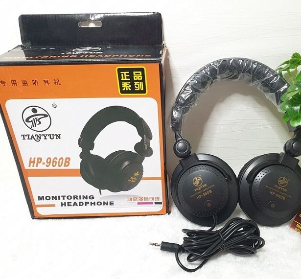 Bộ Thu Âm Focusrite 2i2 3rd Gen Và Mic Takstar Tak55 - Phụ Kiện Xịn