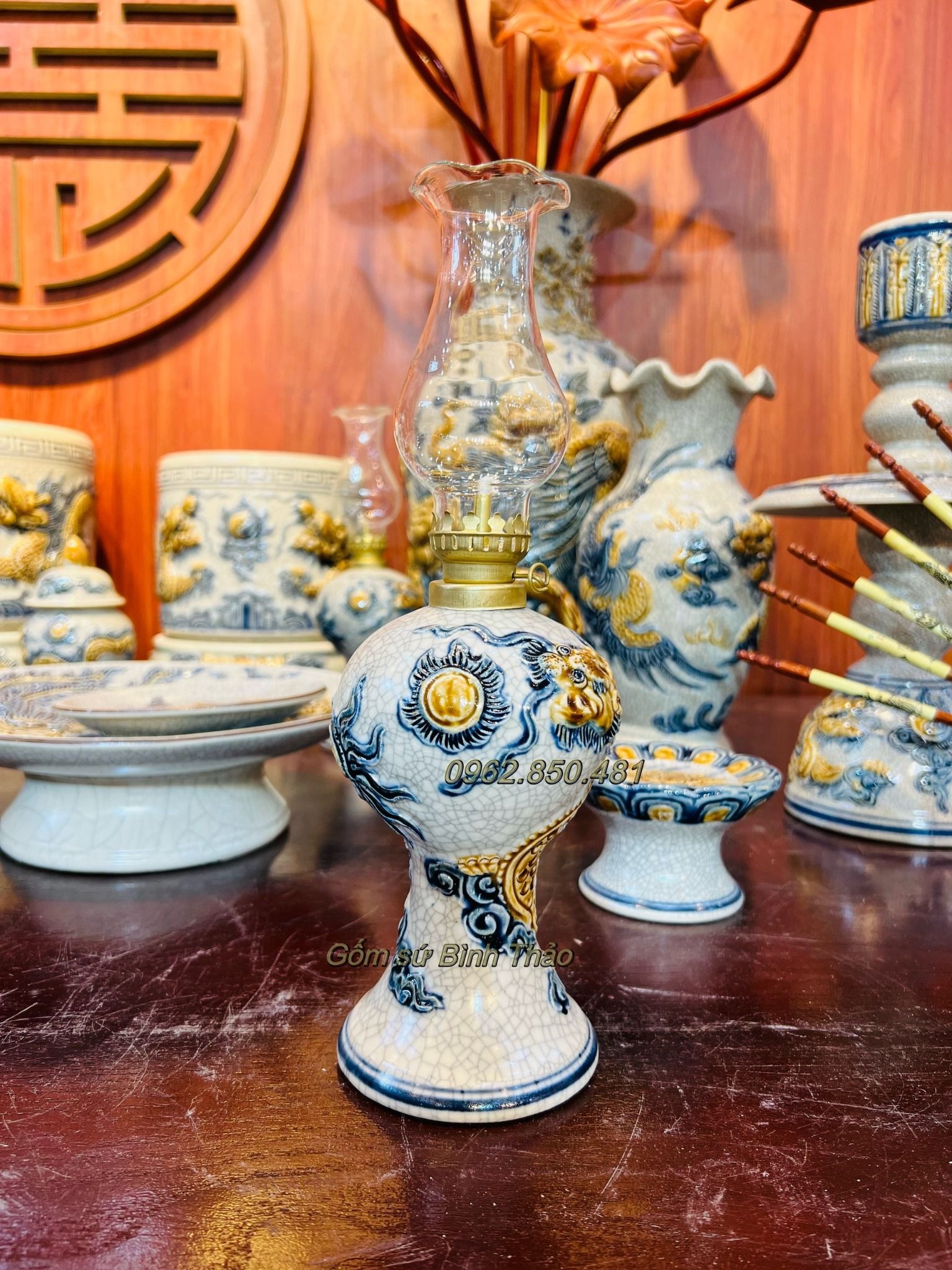 Đèn dầu Tròn Rồng / Sen Men rạn Đắp nổi PA