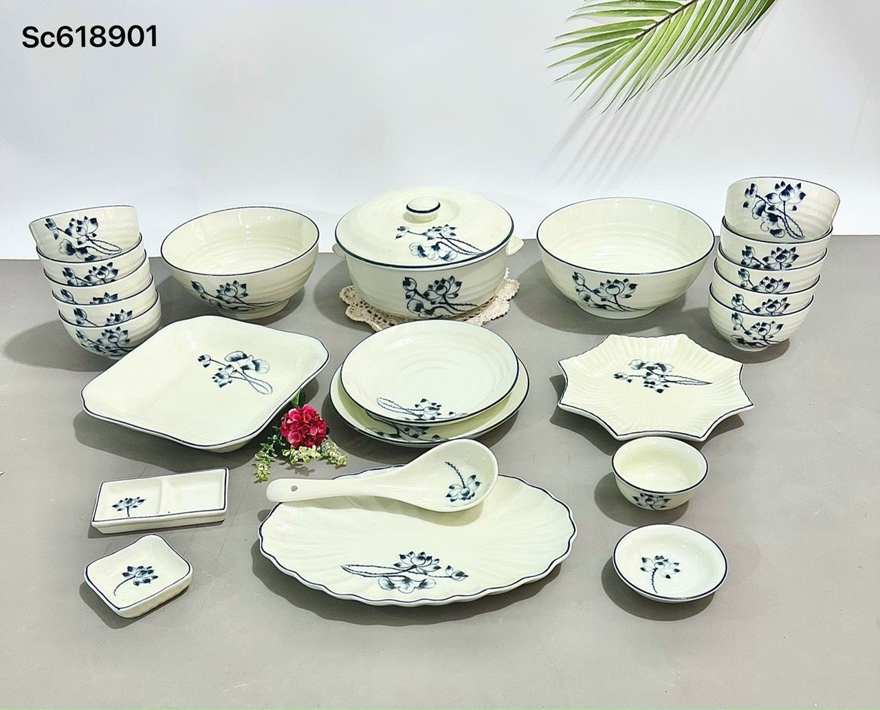 Bộ đồ ăn Vẽ tay hàng Bát Tràng họa tiết Sen Chàm DH