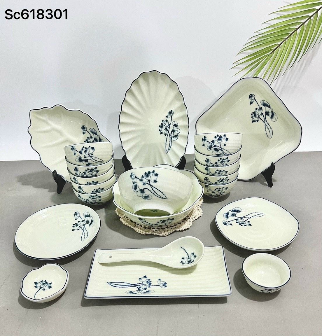 Bộ đồ ăn Vẽ tay hàng Bát Tràng họa tiết Sen Chàm DH